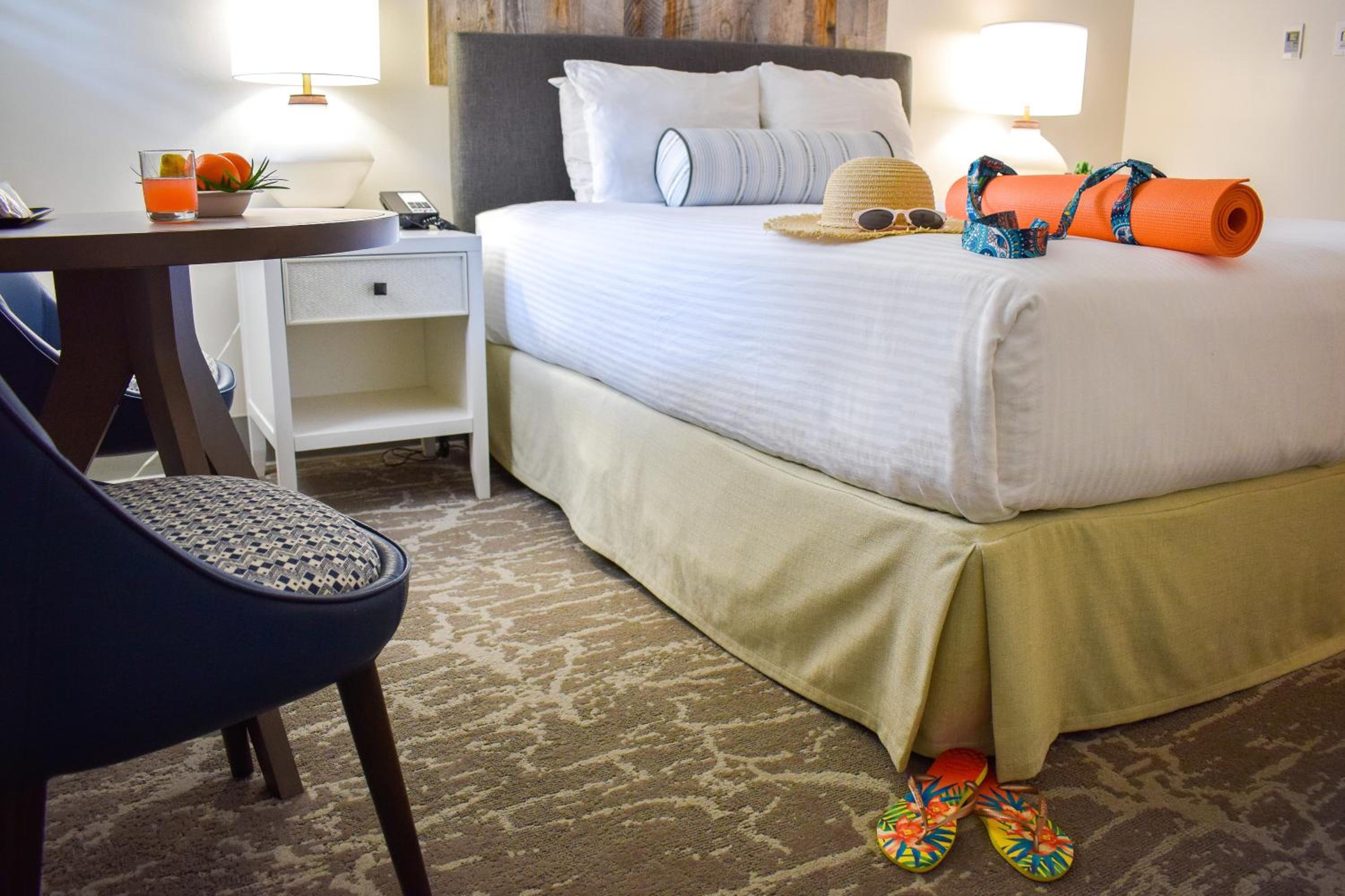 Poolside Queen Room - Photo 3