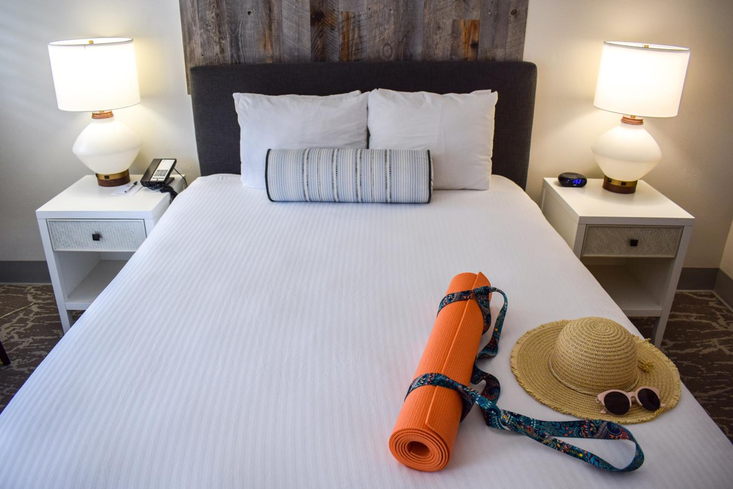 Poolside Queen Room - Photo 2