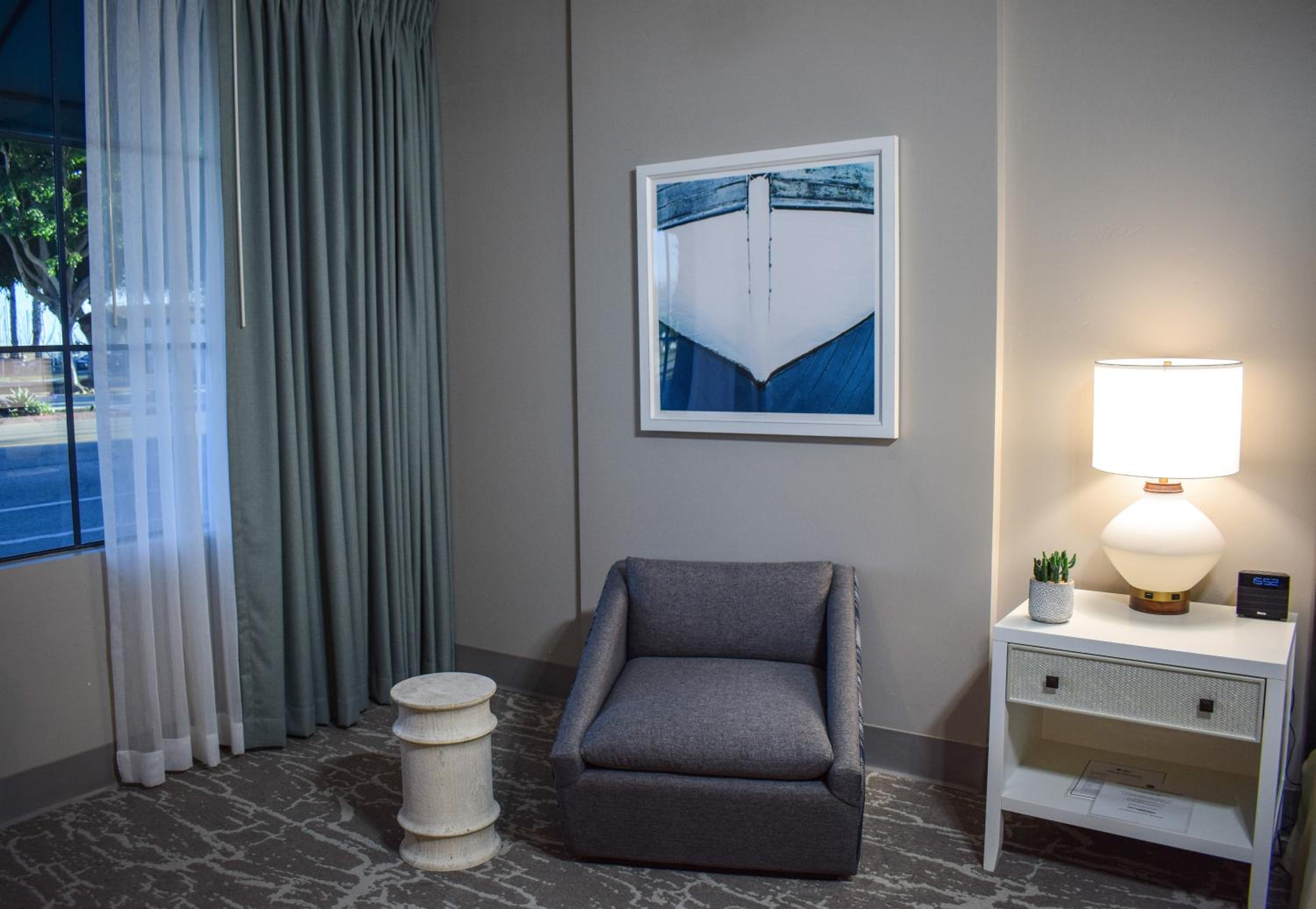 Deluxe King Room - Photo 2