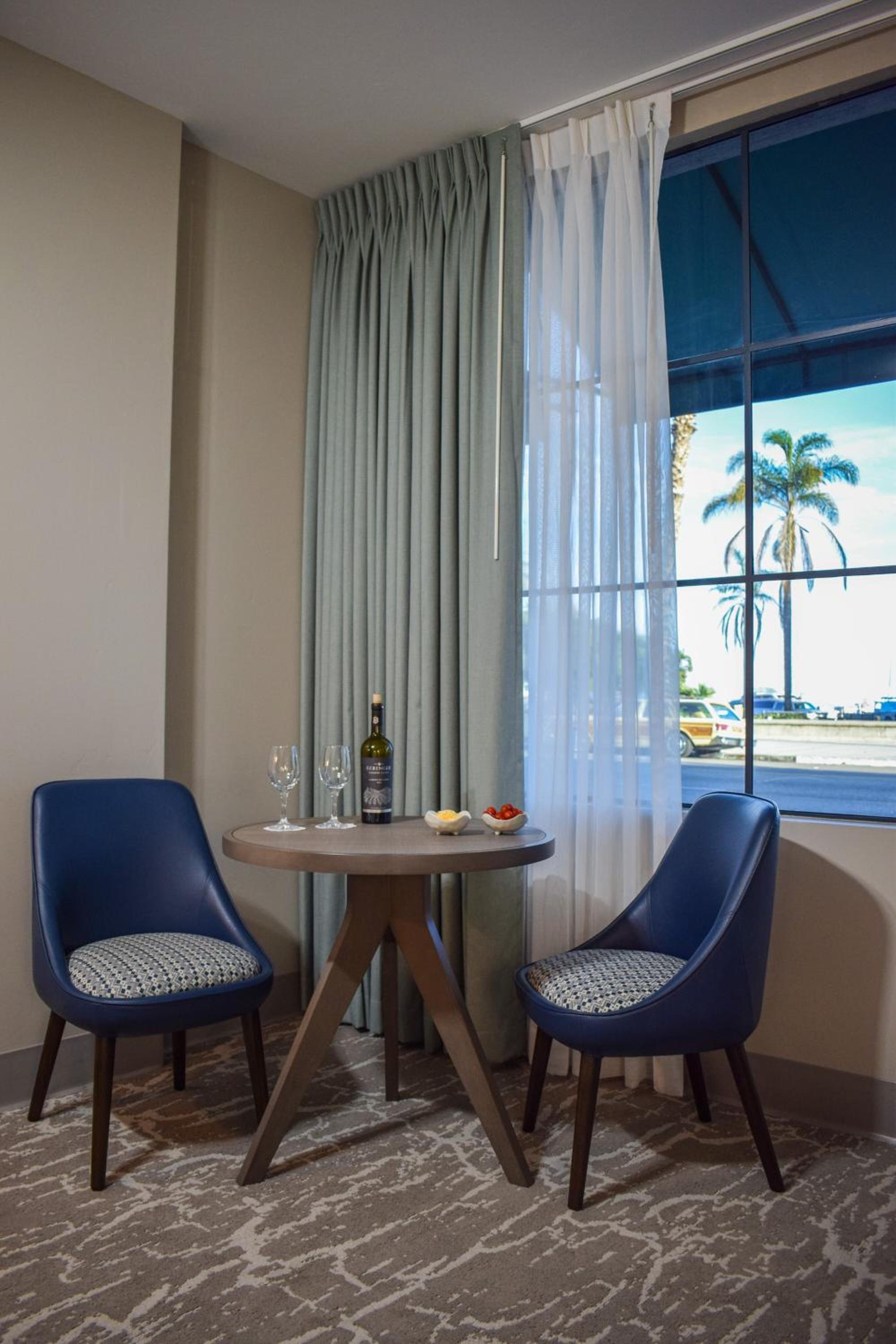 Deluxe King Room - Photo 3