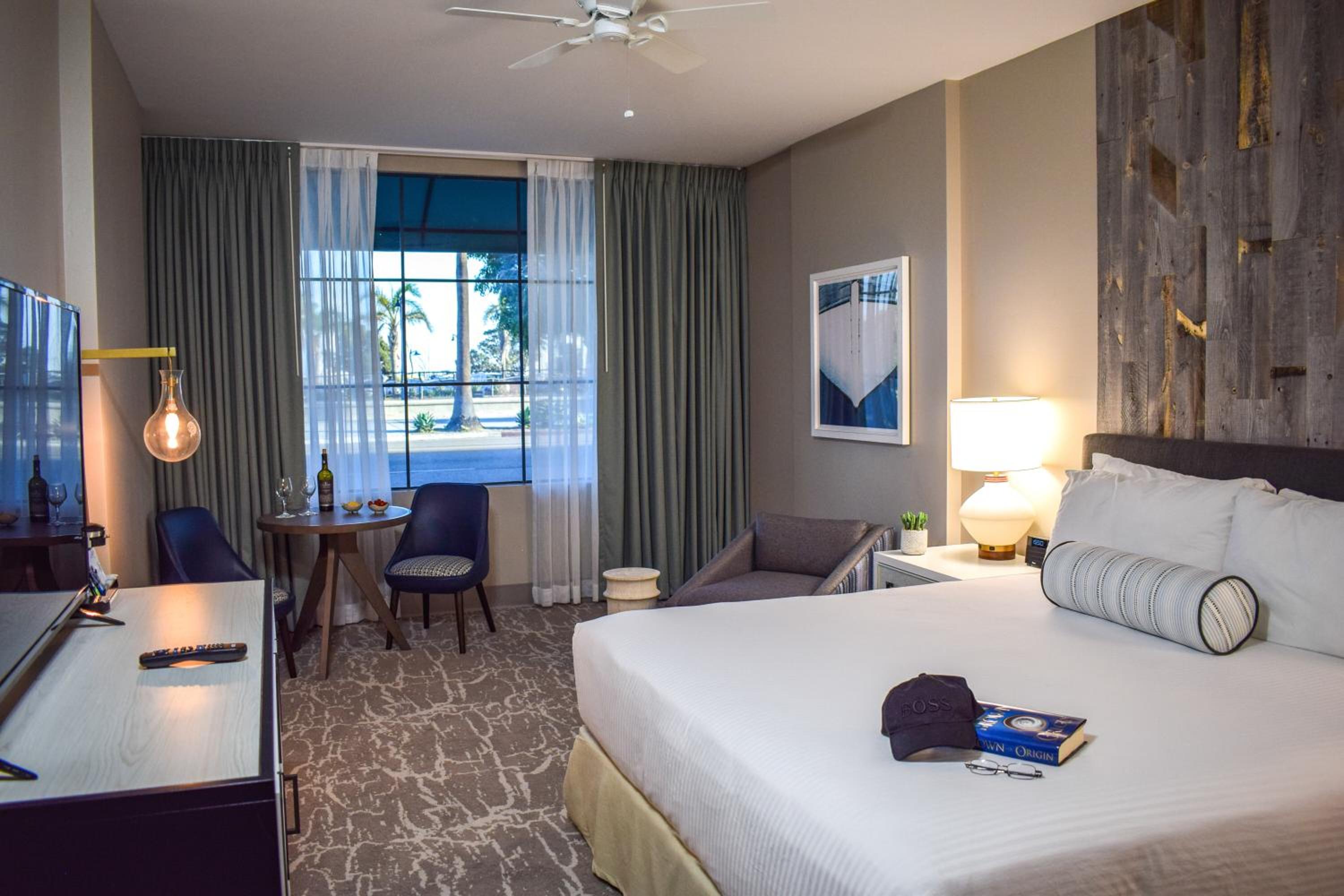 Deluxe King Room - Photo 4