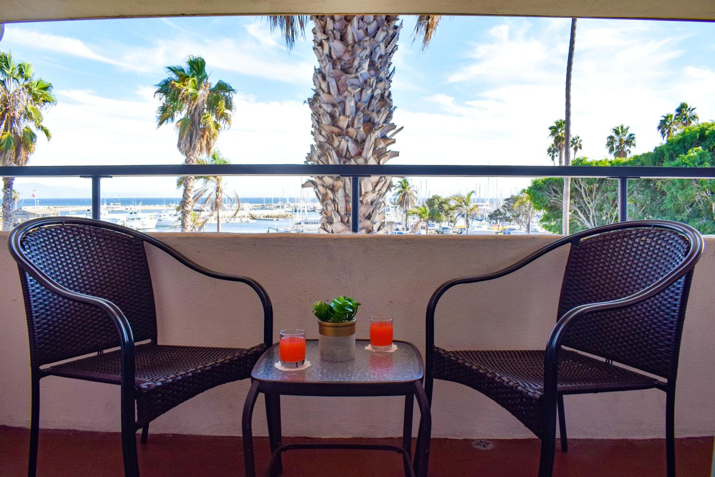 King Room Harbor Side with Balcony - Photo 8