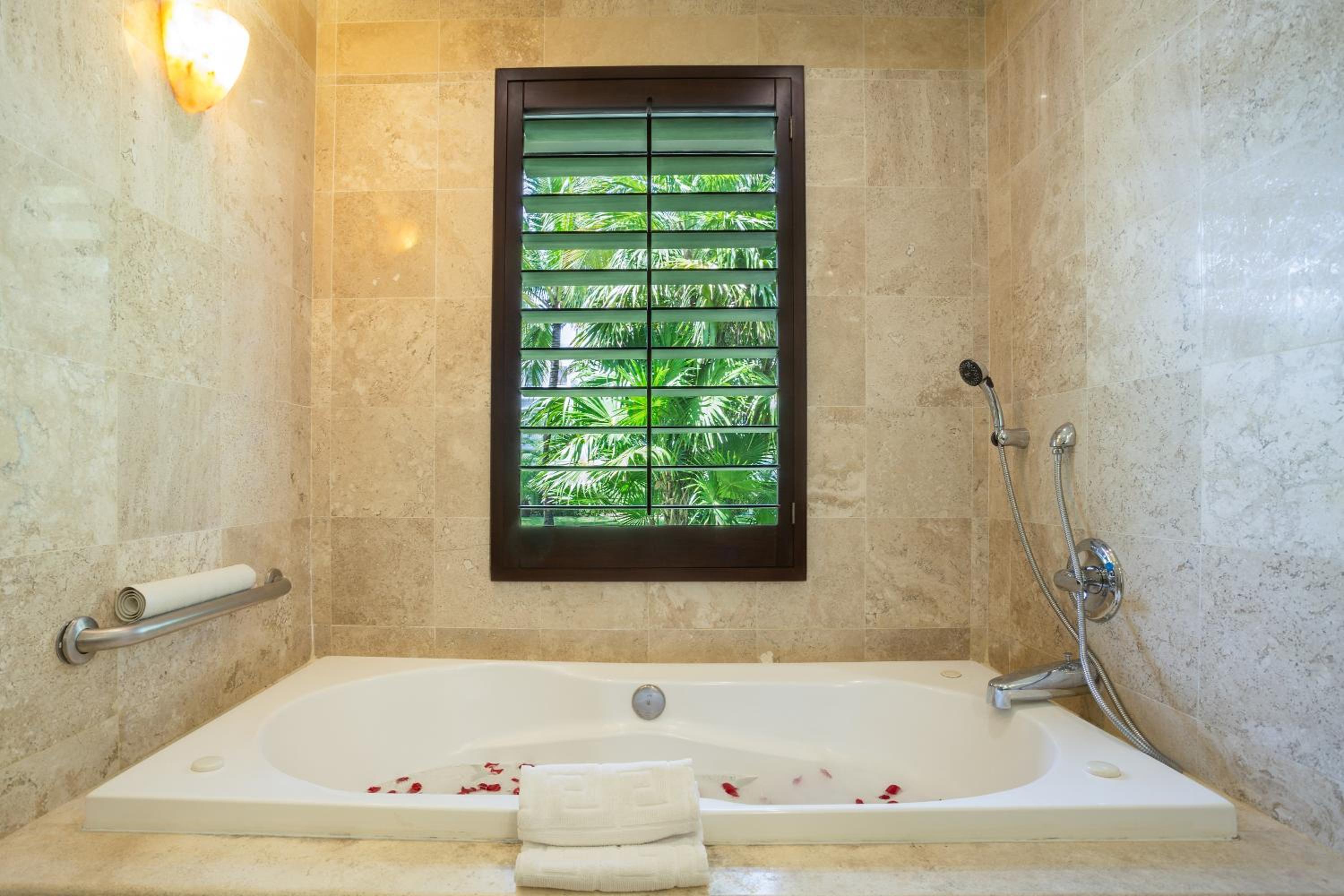 Junior Suite Garden View King