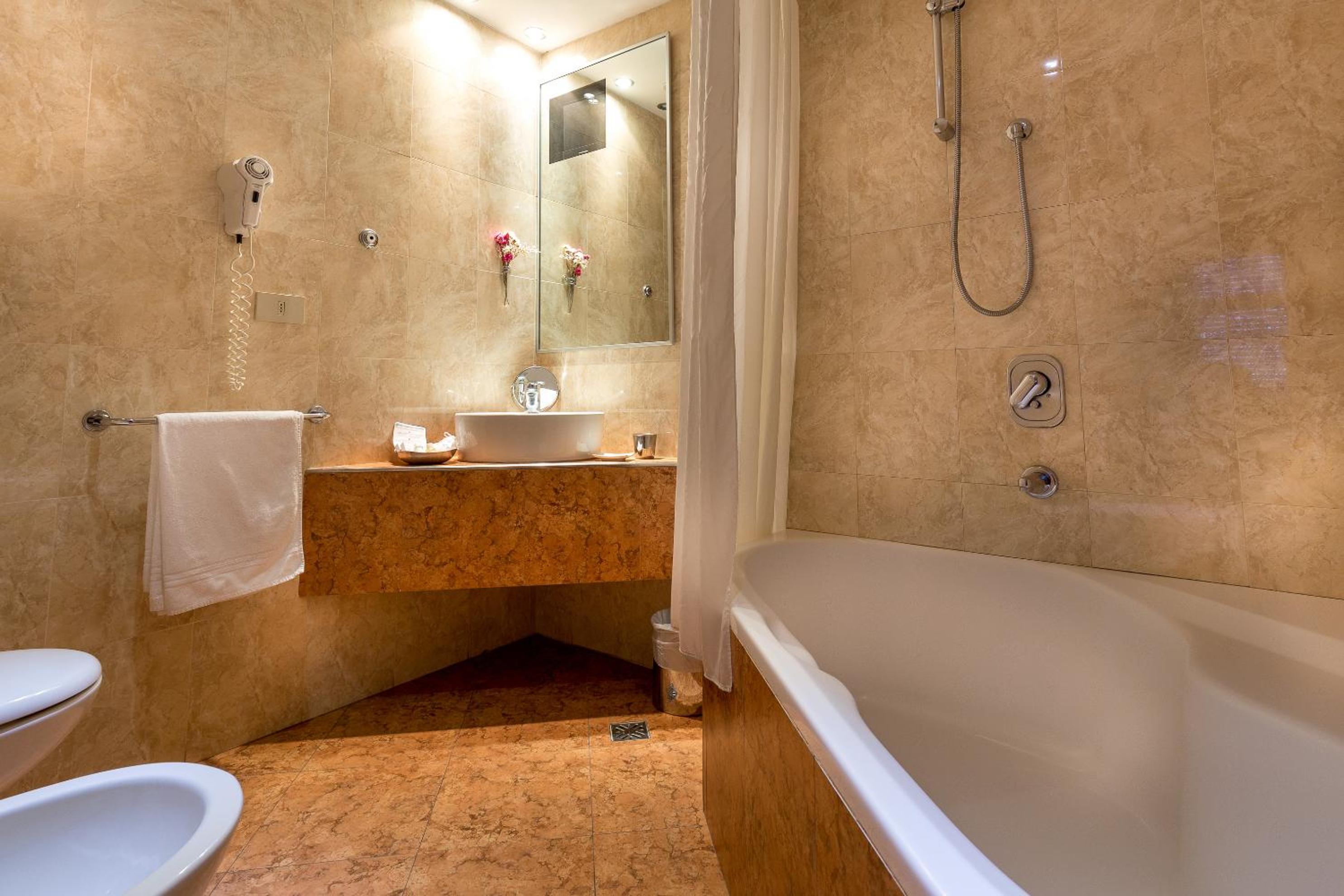 Double Room - Photo 6