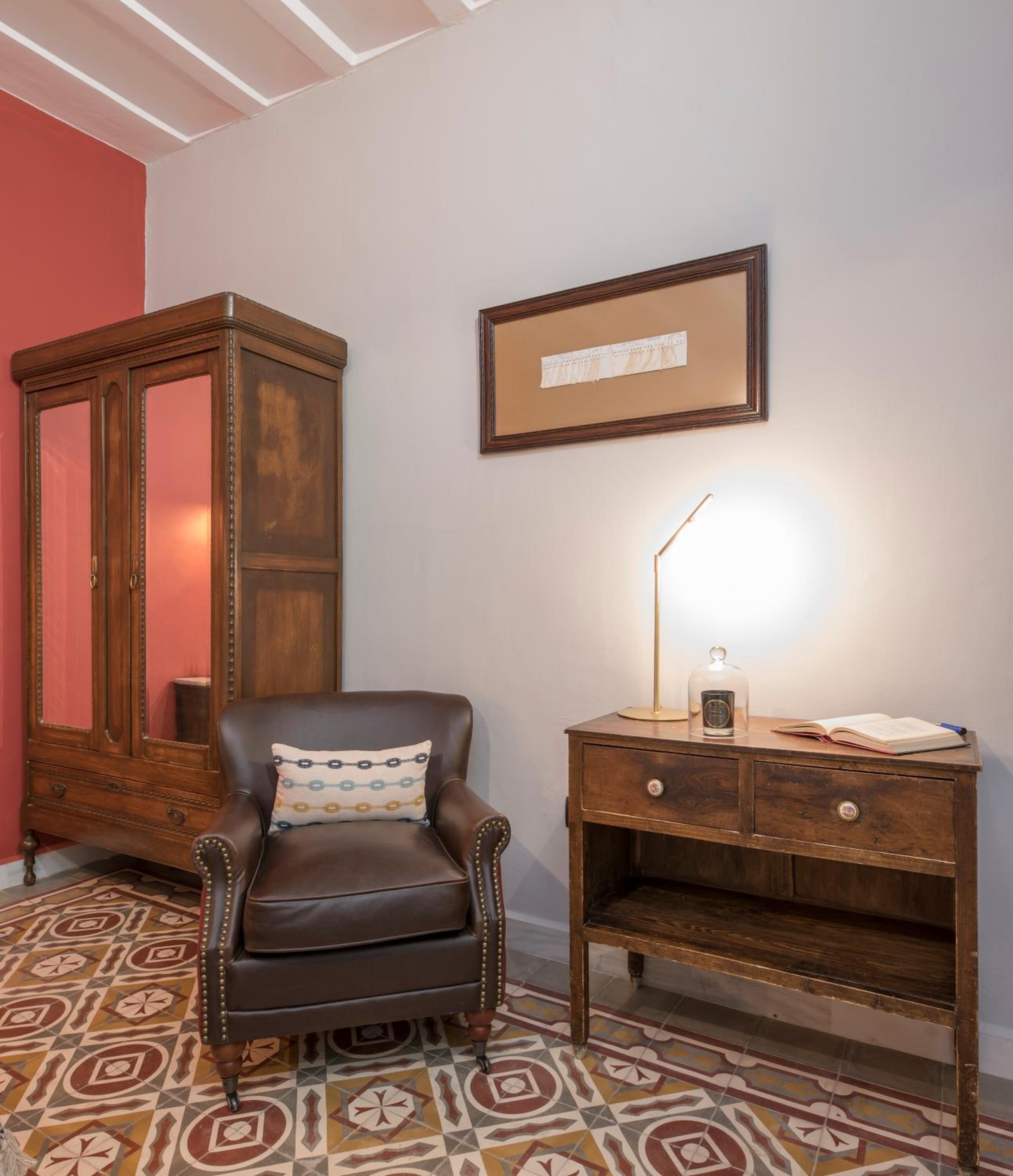Double Room with Balcony - Photo 7