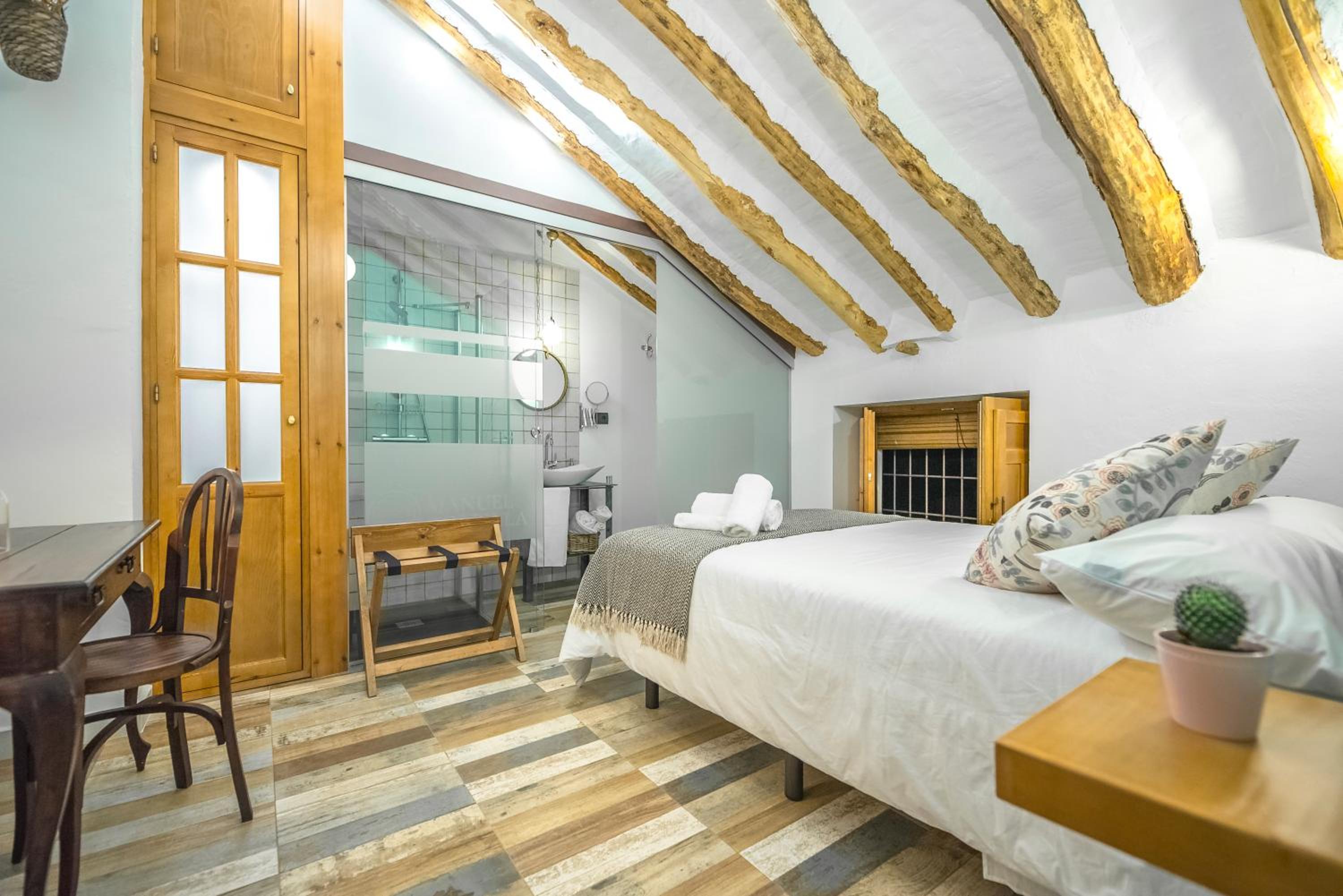 Double Room - Photo 6