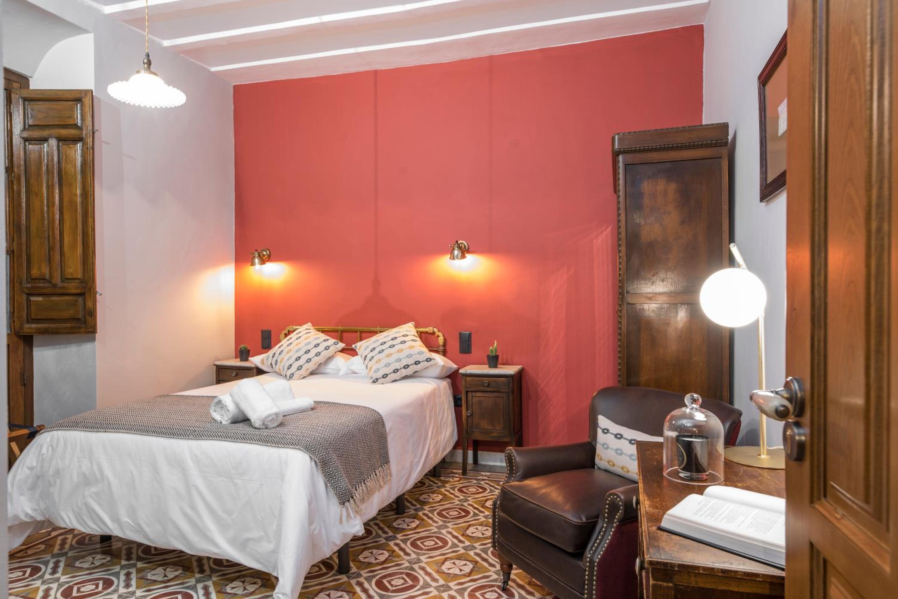 Double Room with Balcony - Photo 5