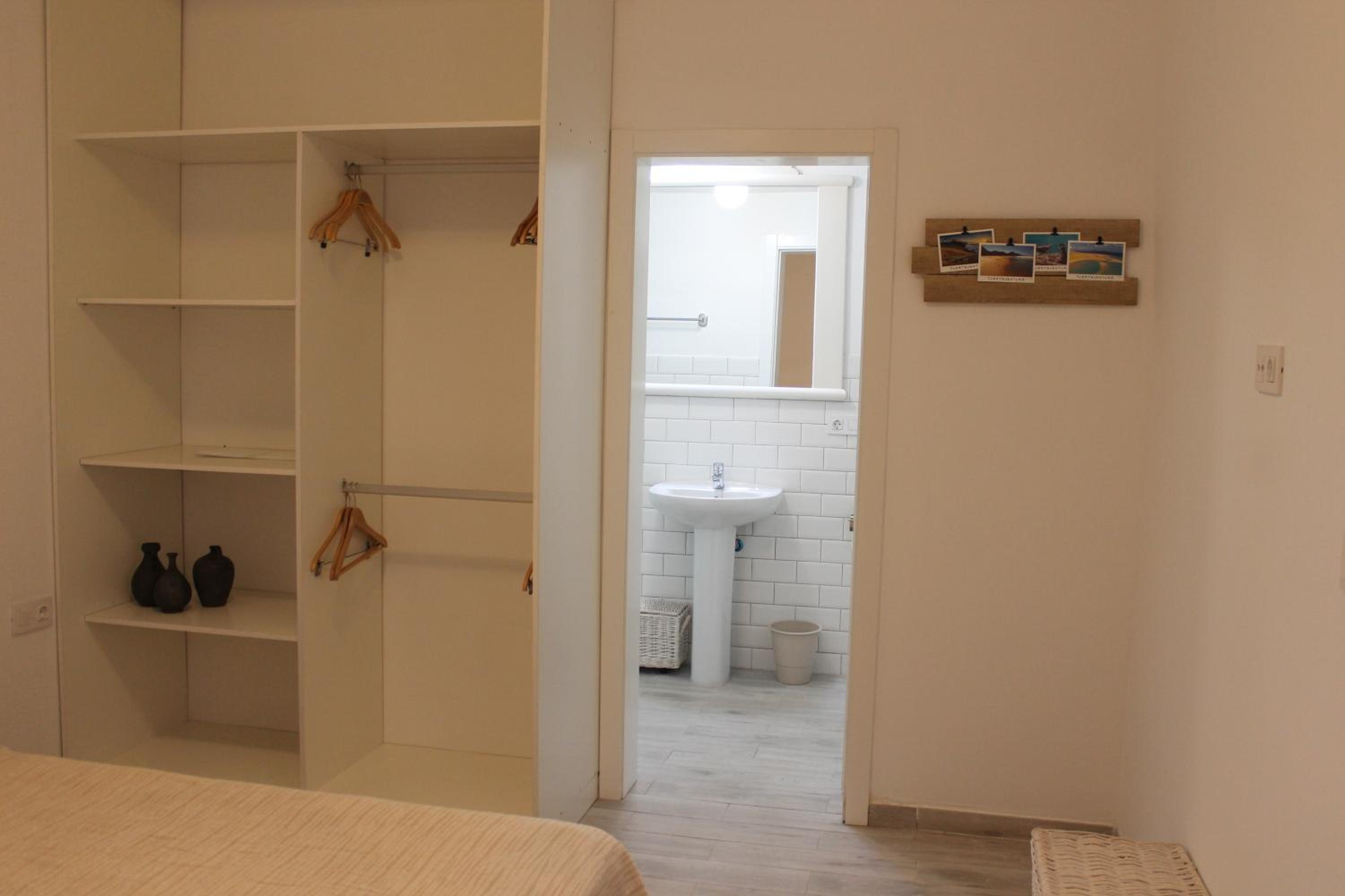 Studio Apartment - Photo 4