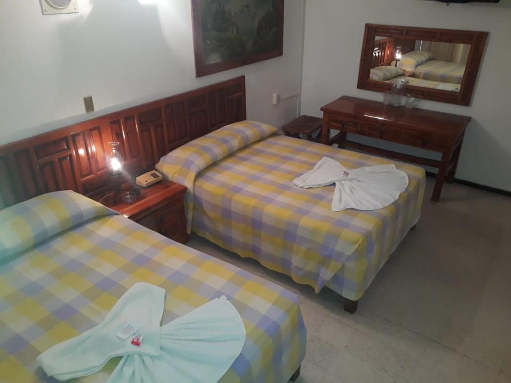 Queen Room with Two Queen Beds - Photo 7