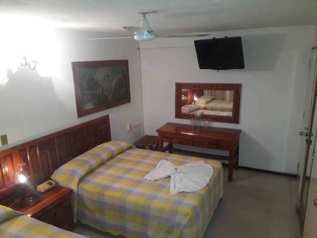 Queen Room with Two Queen Beds - Photo 6