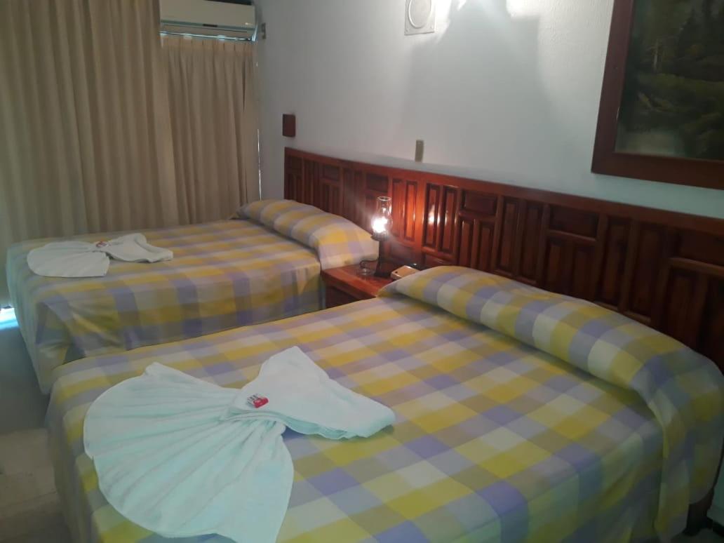 Queen Room with Two Queen Beds - Photo 5