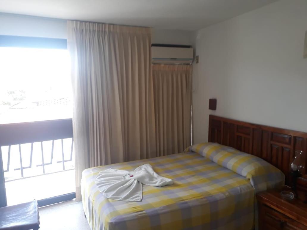 Queen Room with Two Queen Beds - Photo 2
