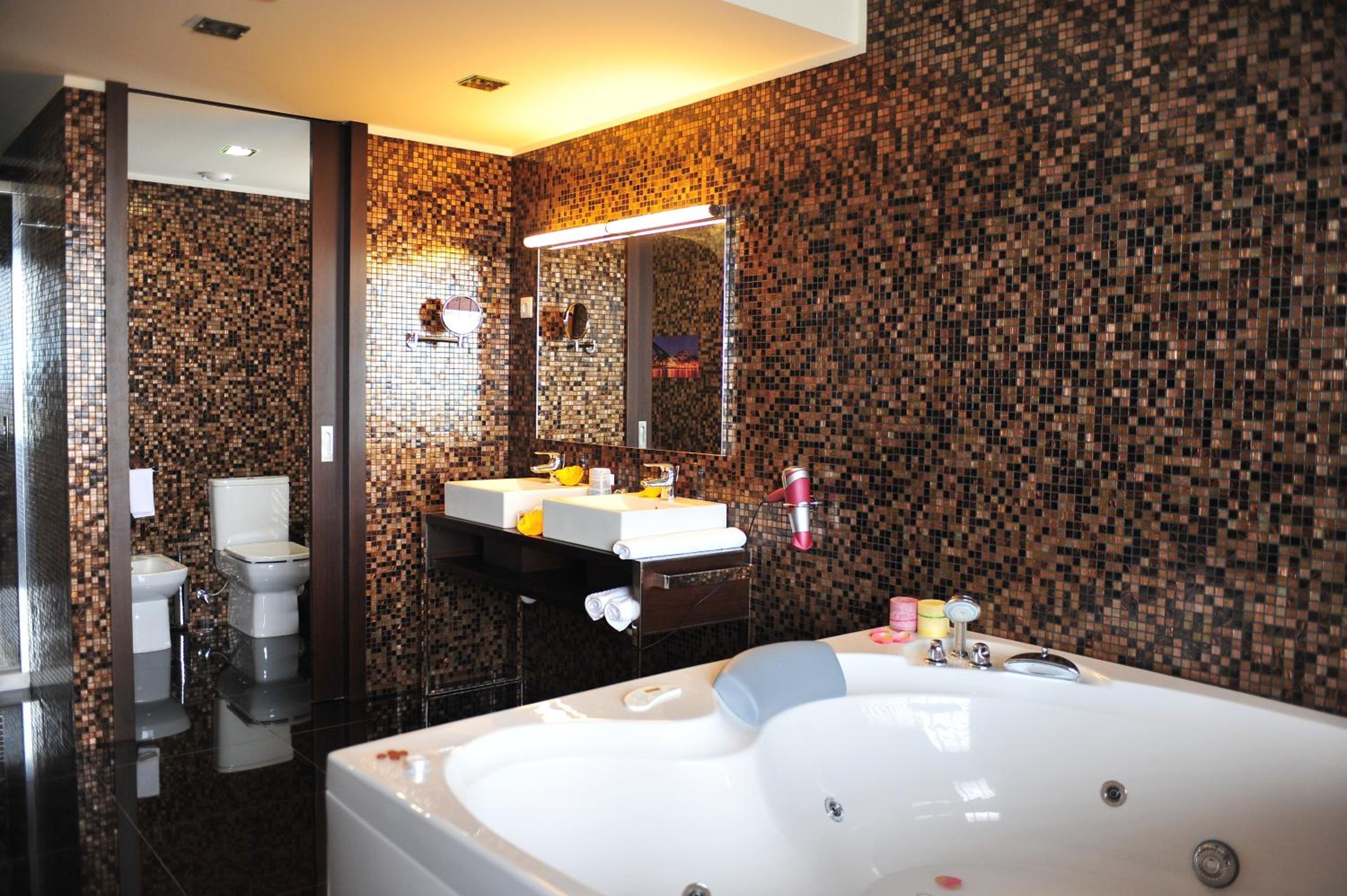 Presidential Suite thumbnail 5