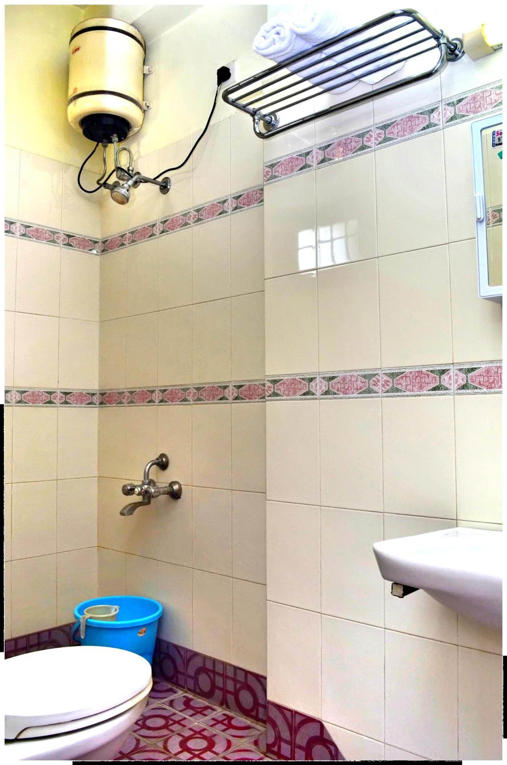 Executive Room – THIS ROOM IS SEPARATE BLOCK (The Annex building is 492 ft away from the main building & Restaurant) - Photo 3