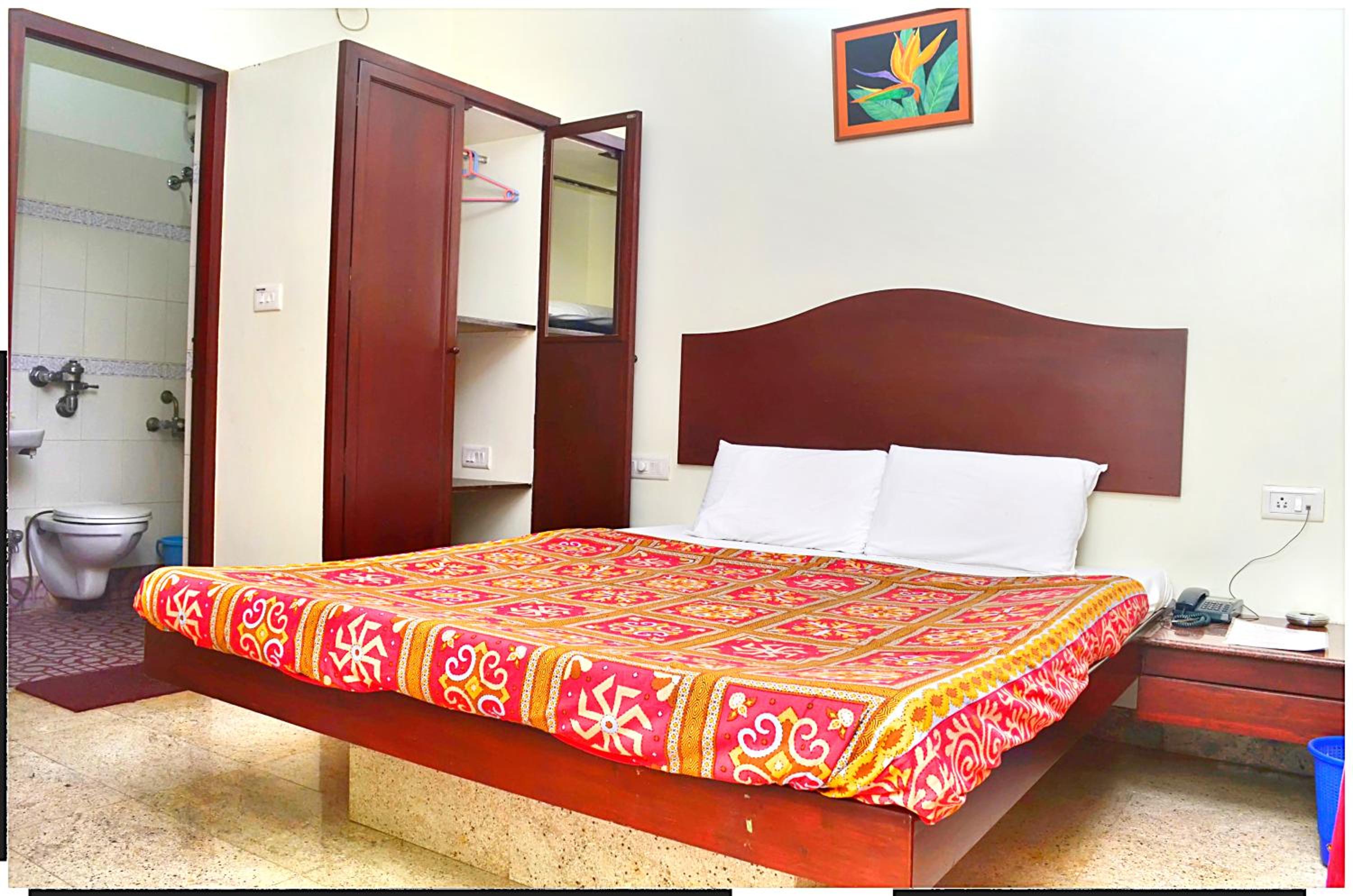 Executive Room – THIS ROOM IS SEPARATE BLOCK (The Annex building is 492 ft away from the main building & Restaurant) - Photo 5