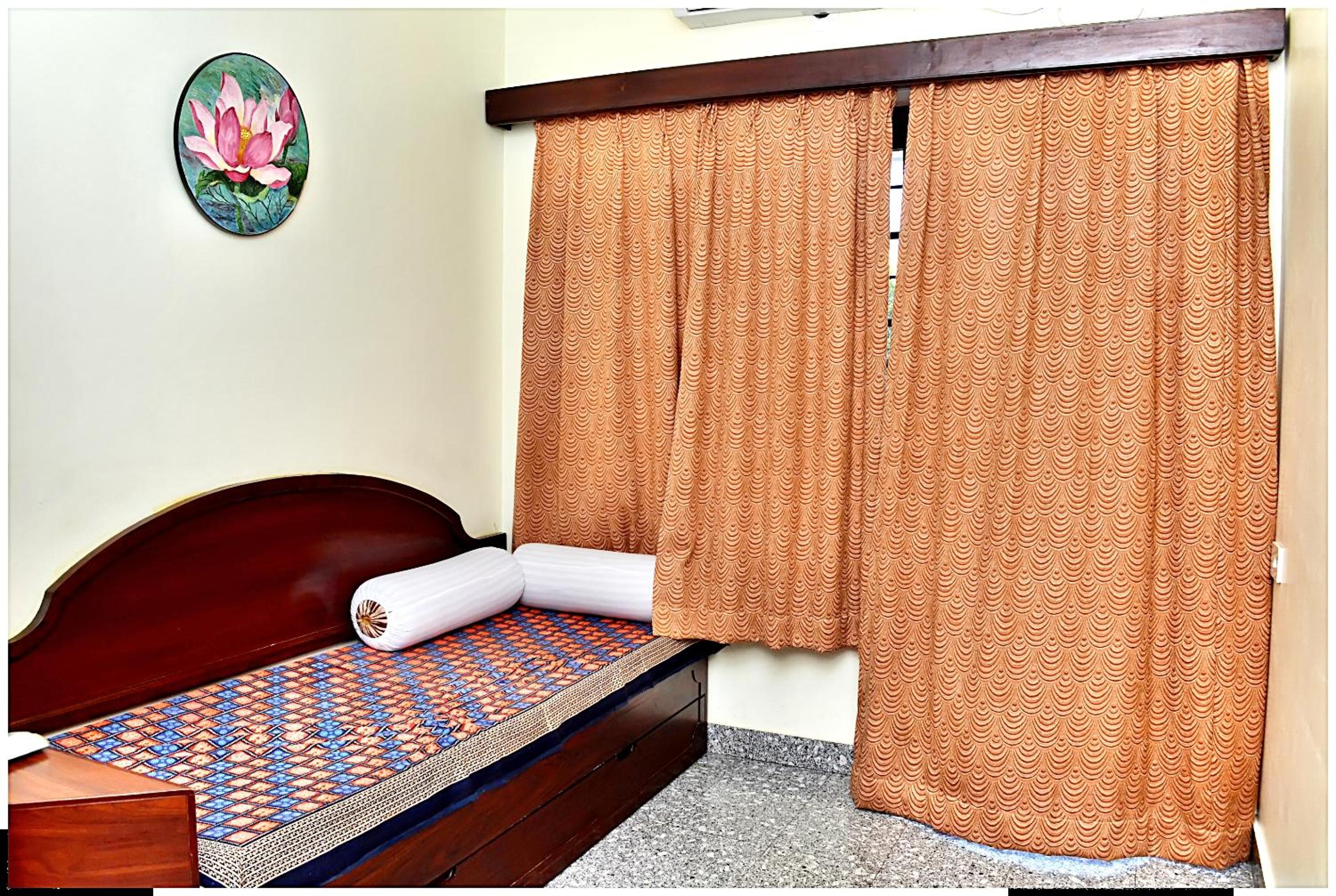 Executive Suite - Photo 5