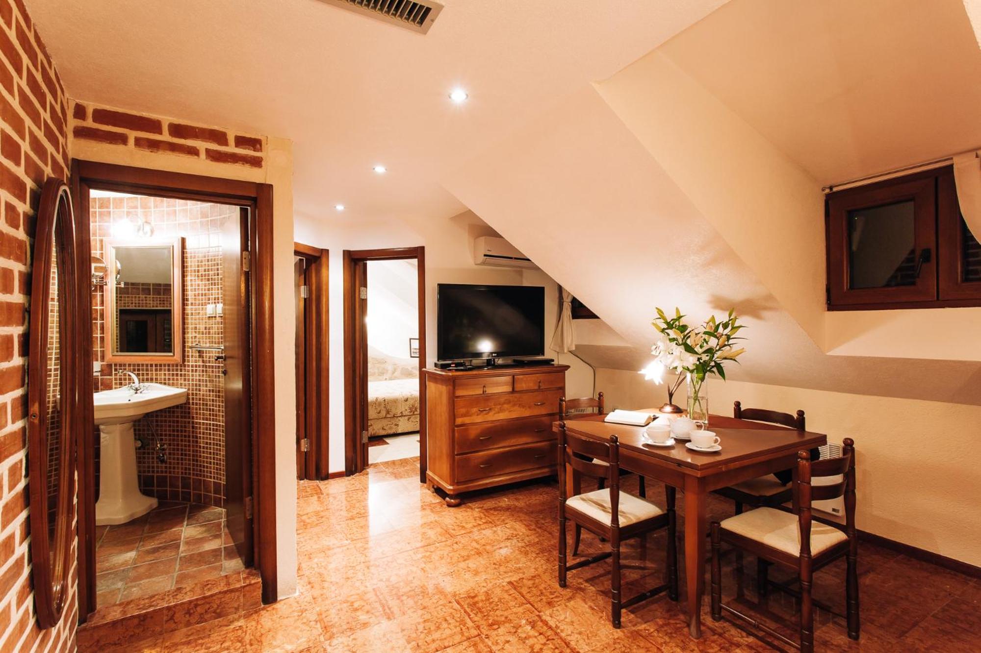 Executive Suite with Terrace photo 3