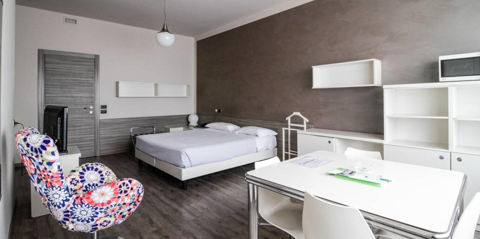 Double or Twin Room - Photo 11