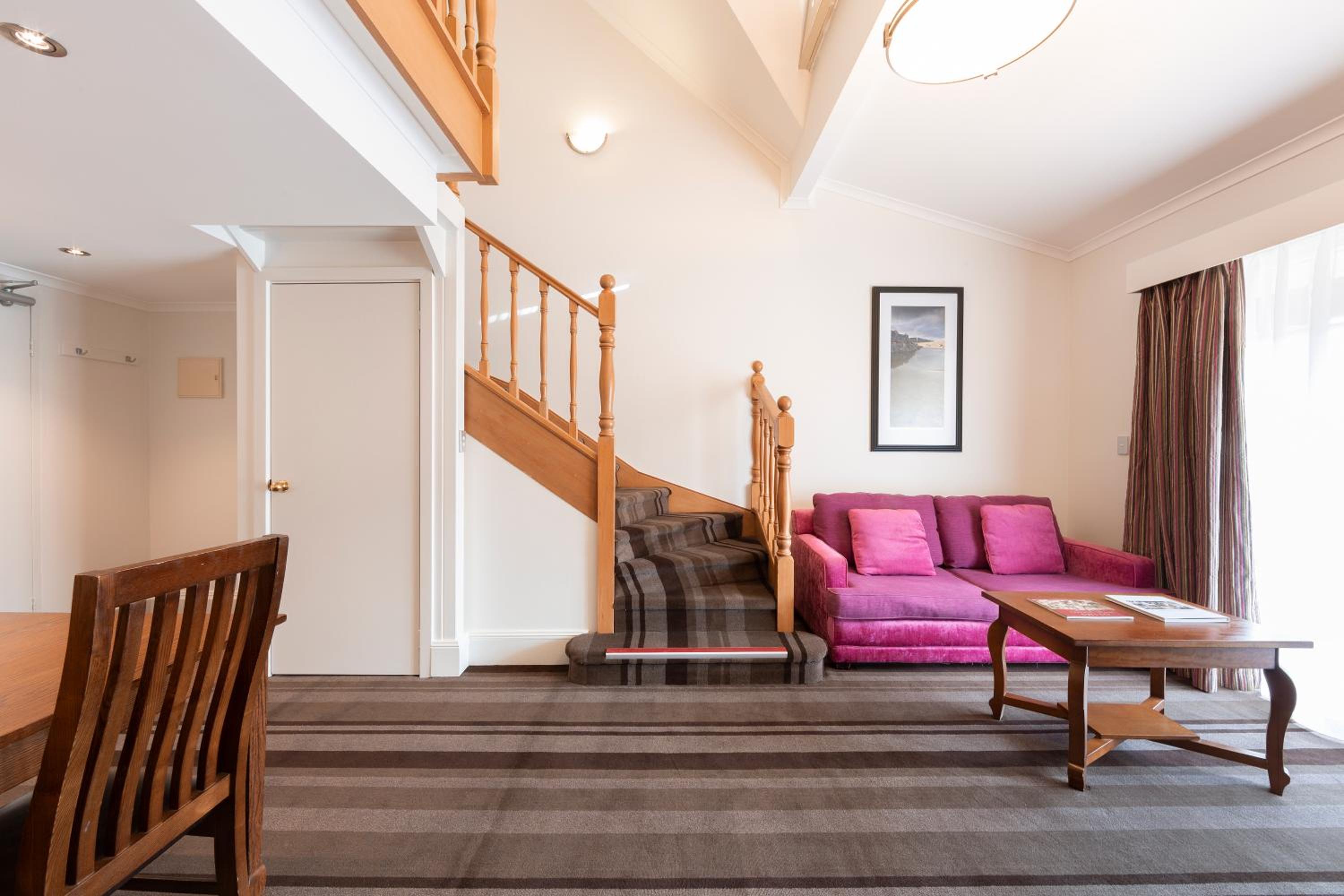 Deluxe King Loft with Sofa Bed - Photo 6