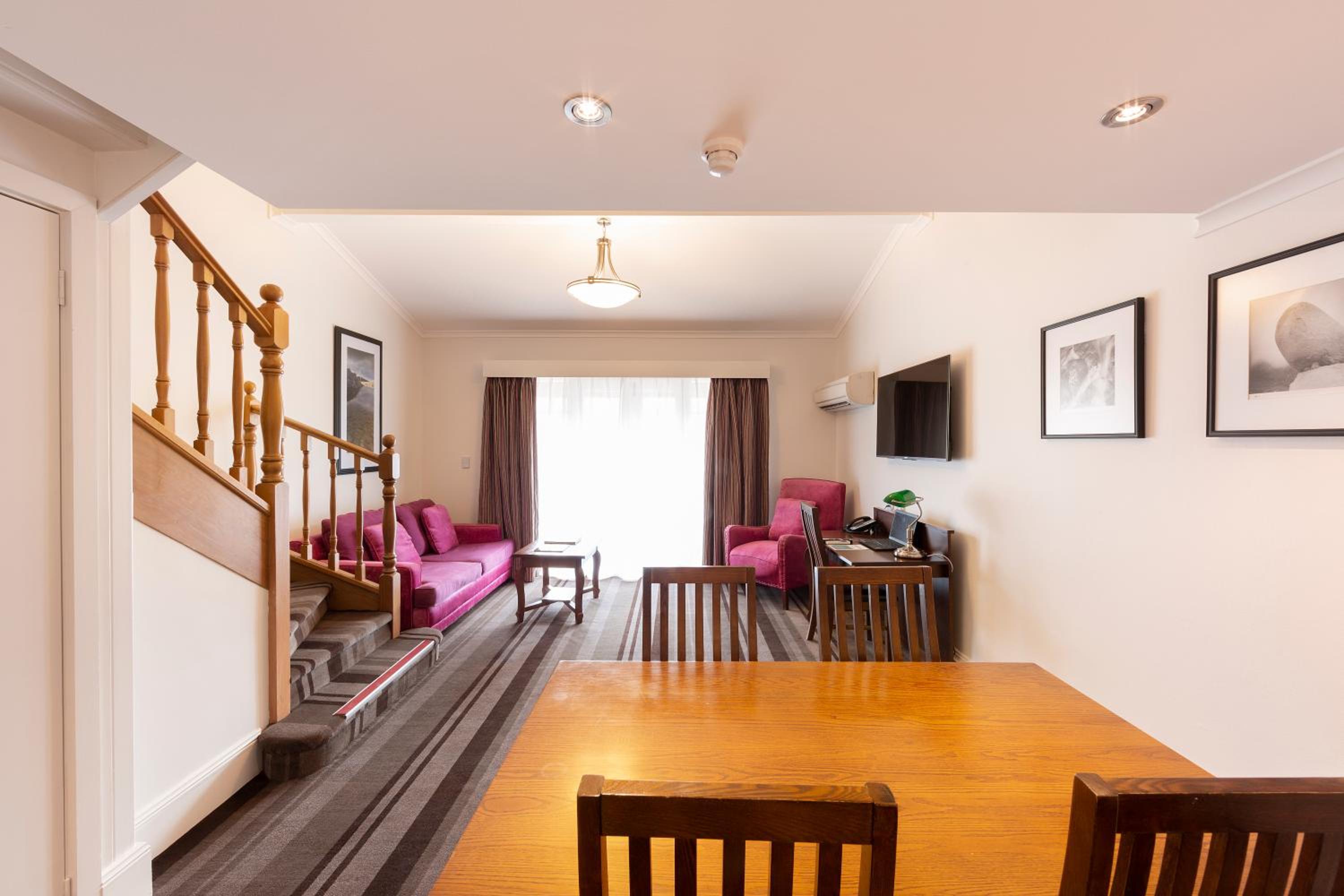 Deluxe King Loft with Sofa Bed - Photo 4