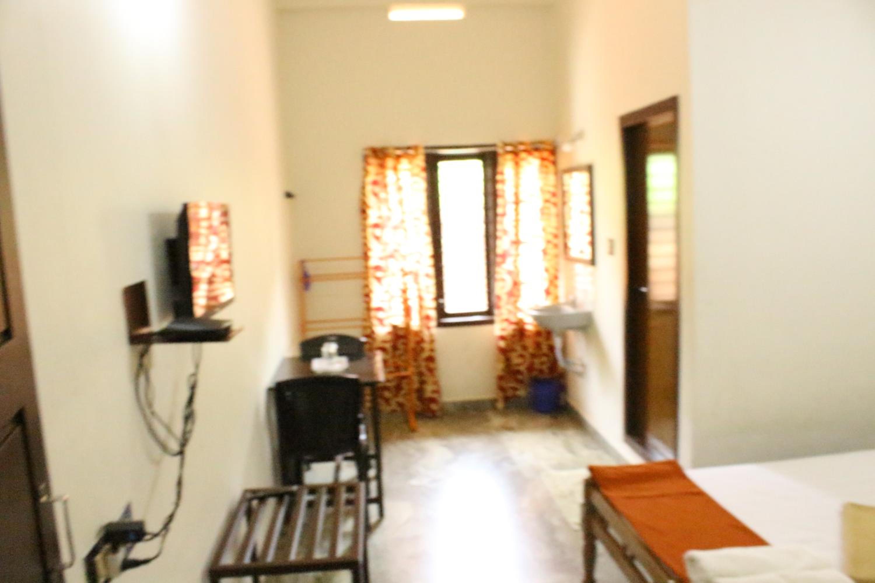 Single Room with Bathroom photo 2