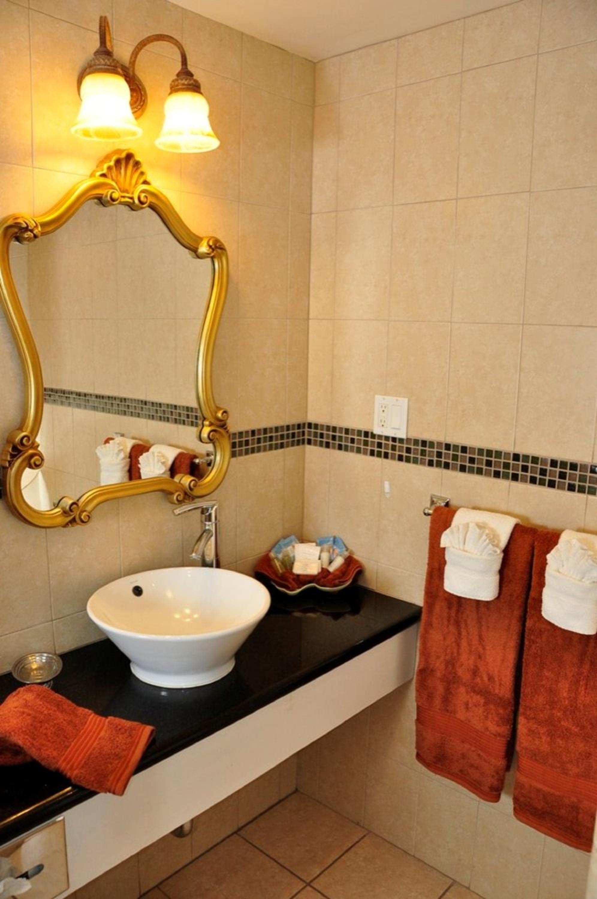 Deluxe King Studio Suite - Photo 11