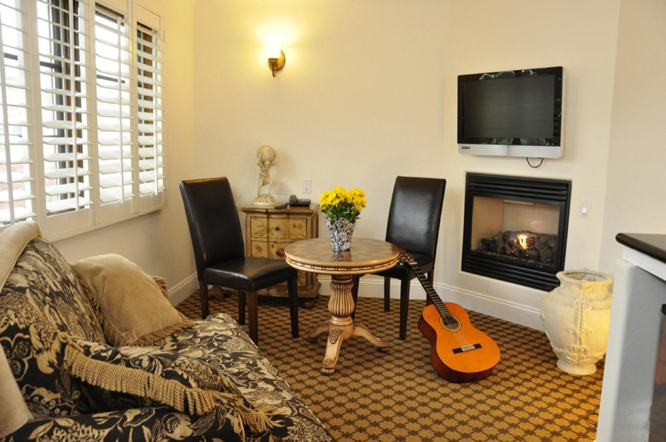 Deluxe King Studio Suite - Photo 8