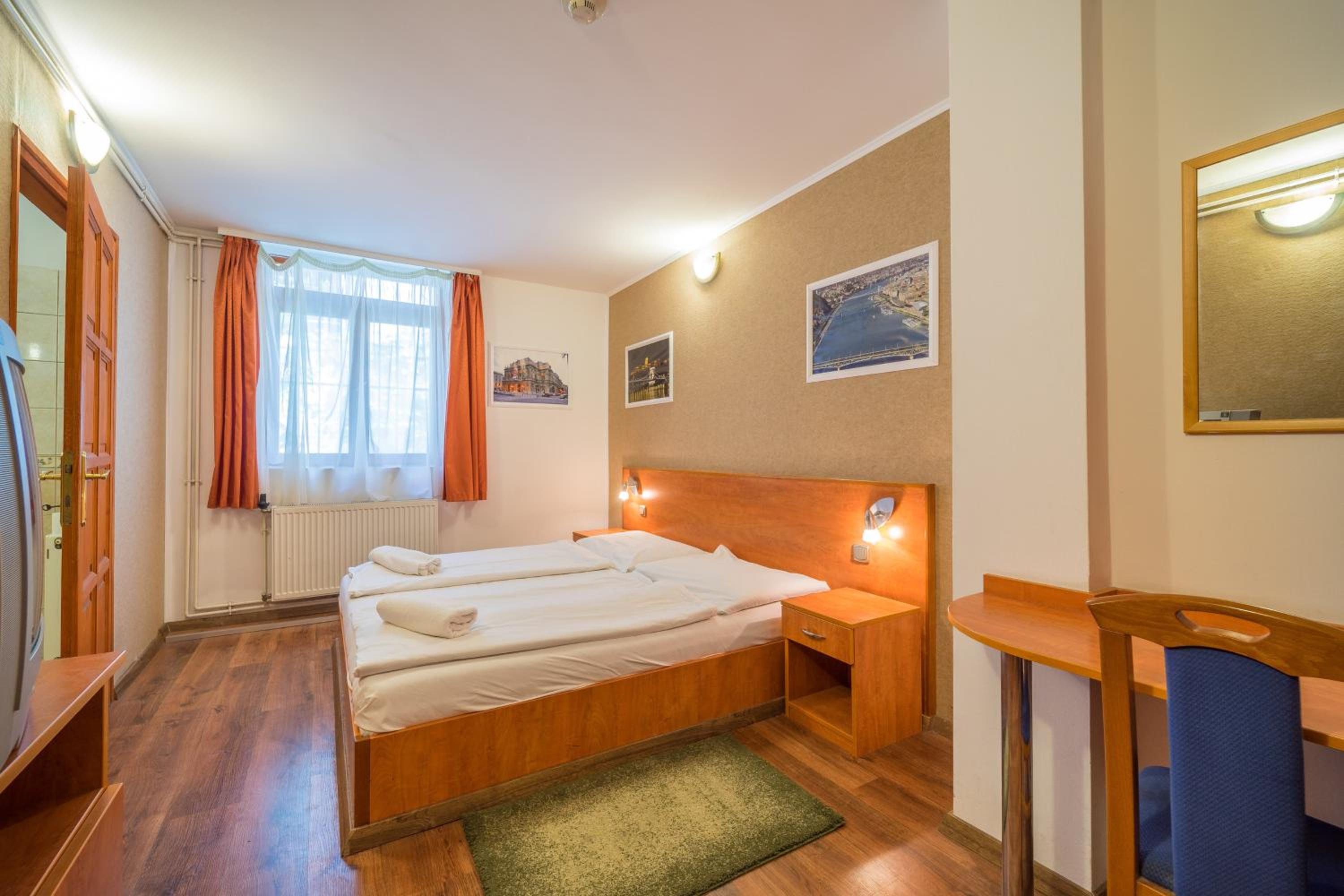 Double Room - Photo 36