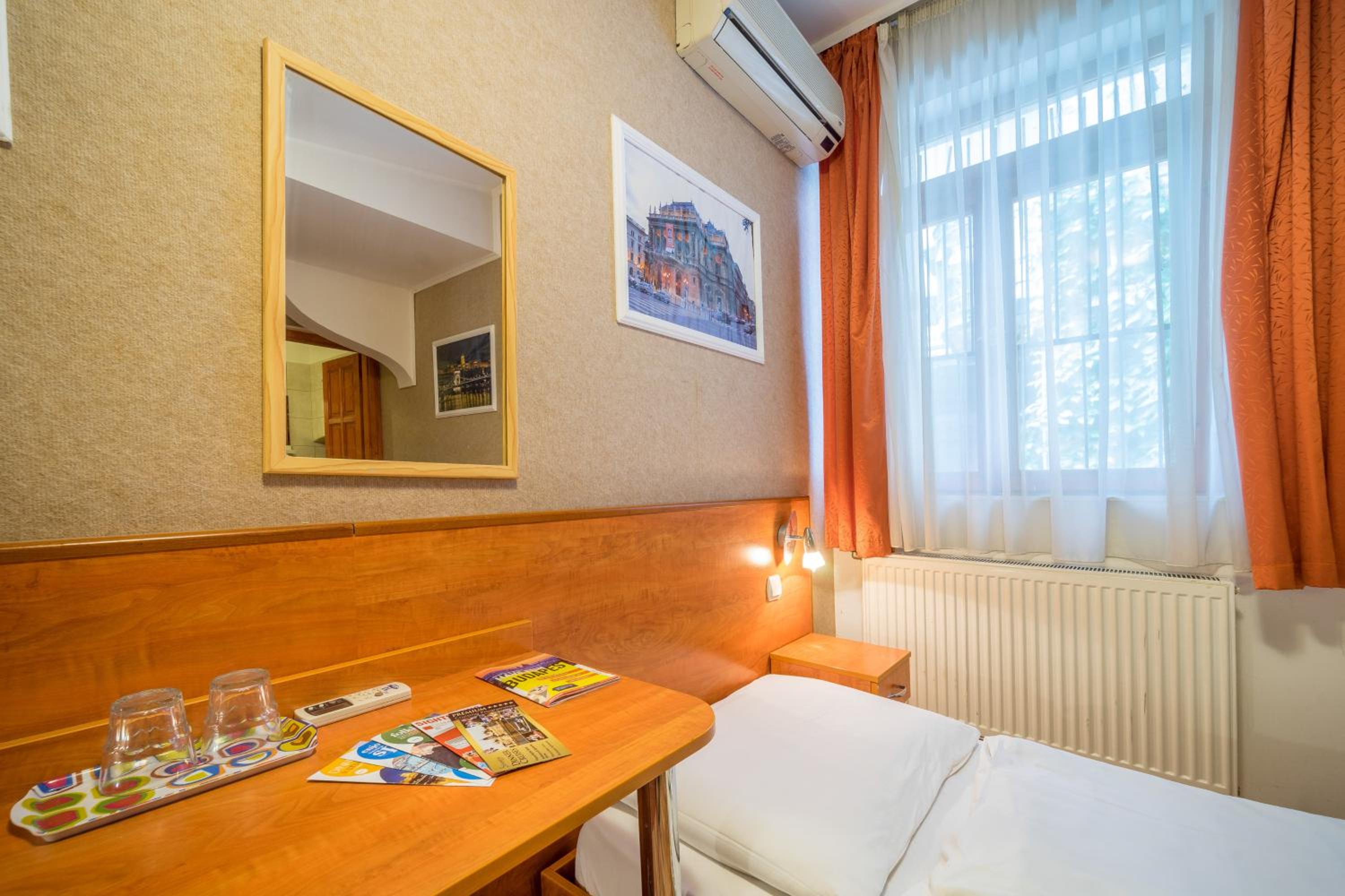 Standard Twin Room - Photo 7