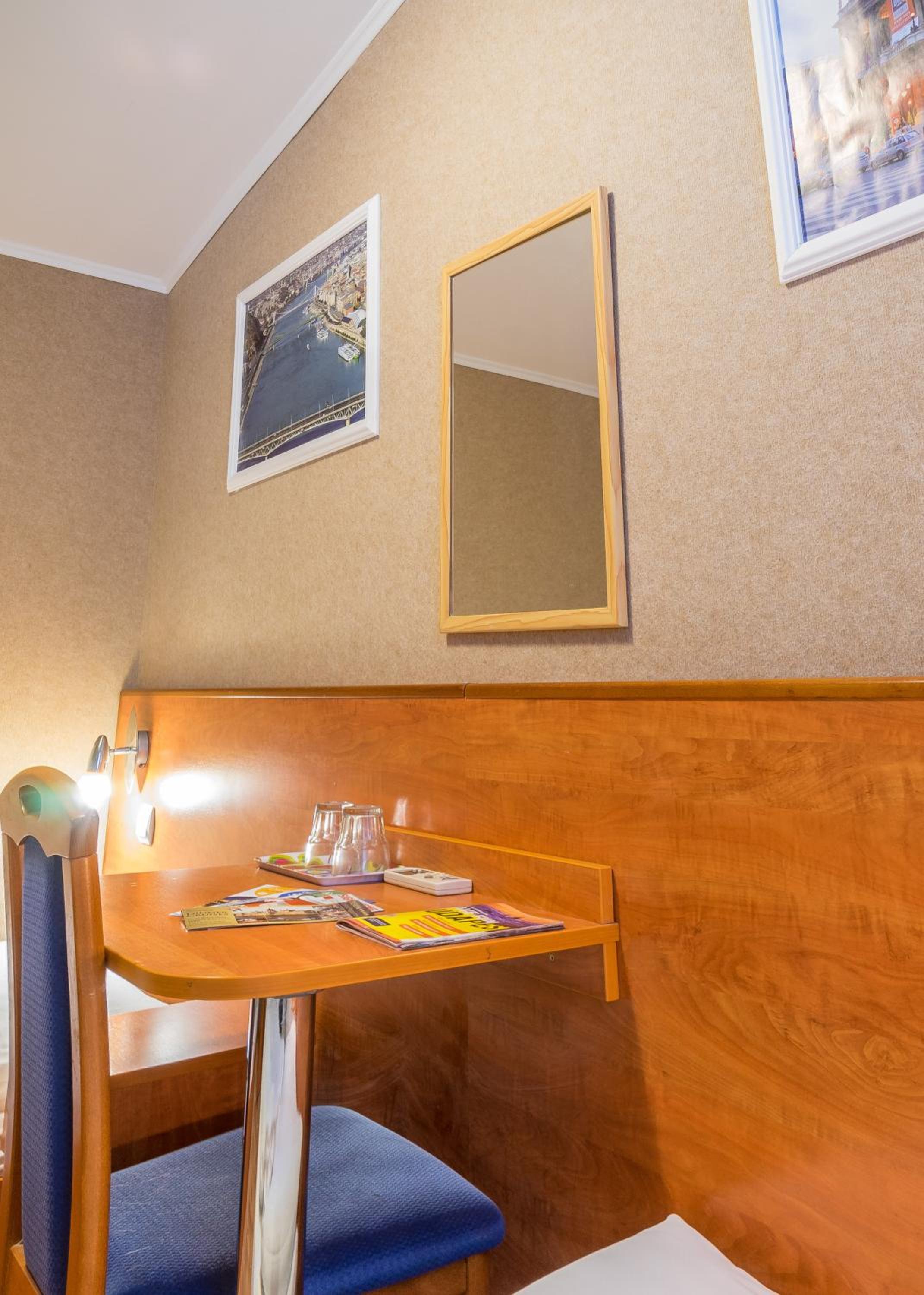 Standard Twin Room - Photo 8