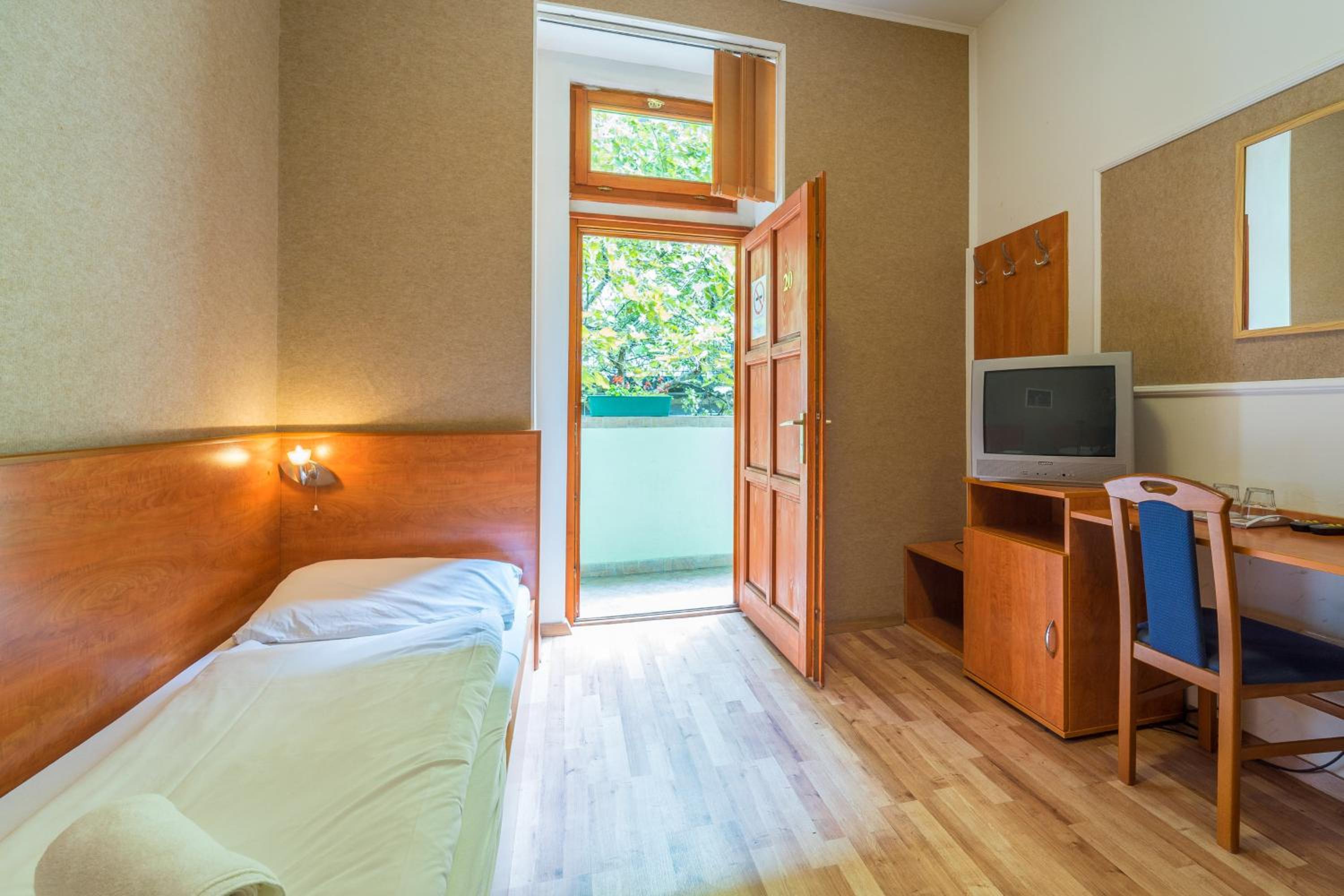 Triple Room - Photo 7