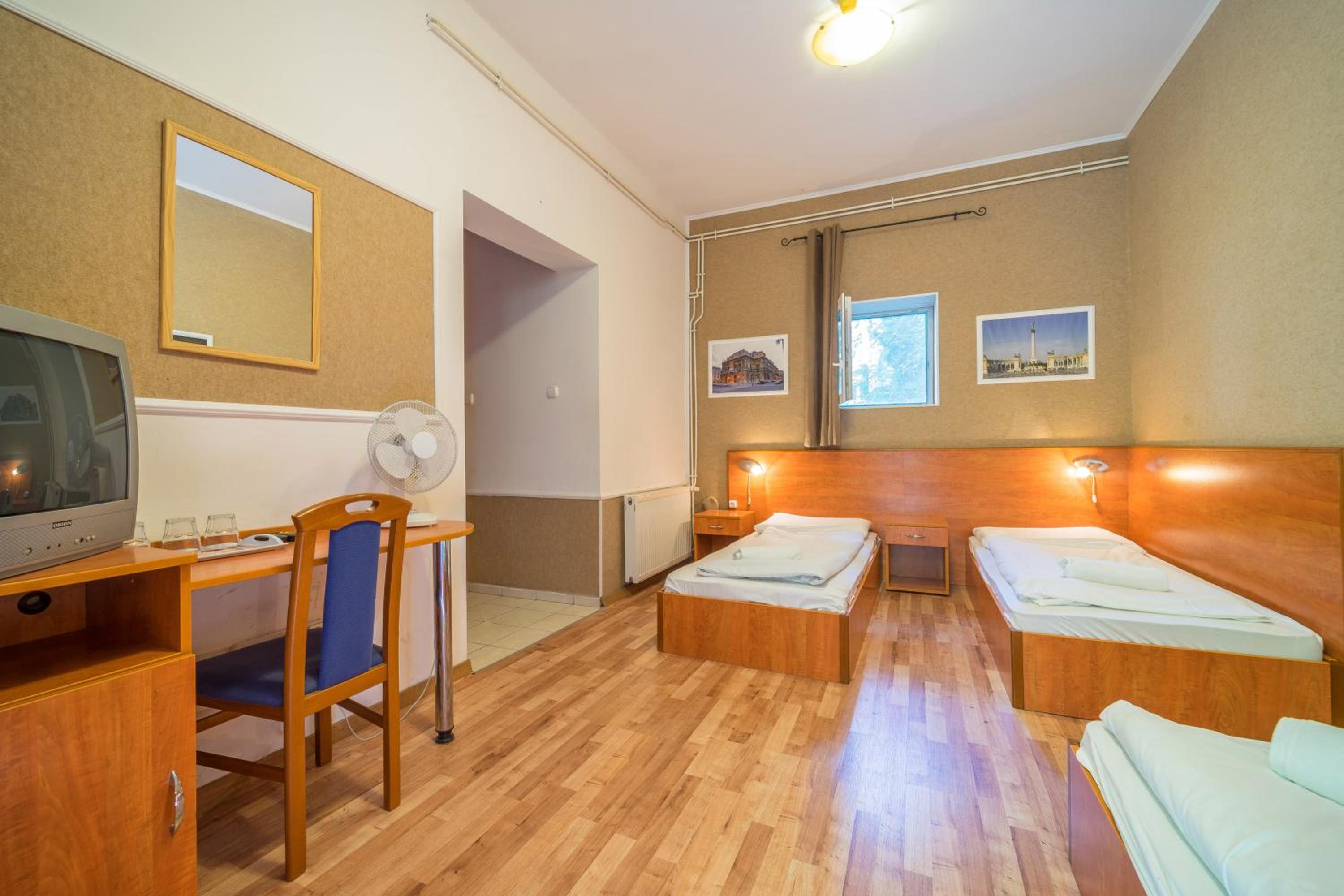 Triple Room - Photo 29