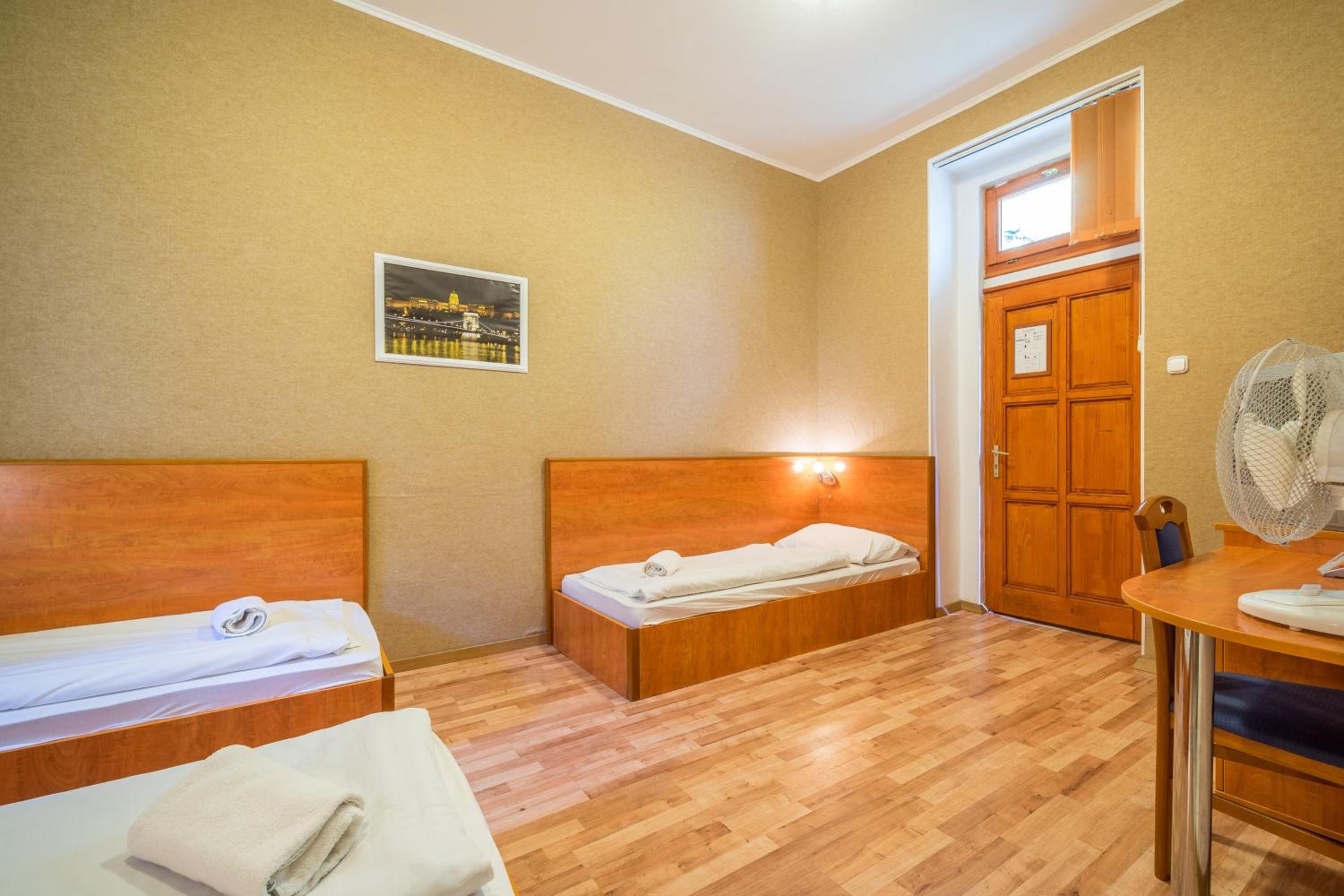 Triple Room - Photo 8