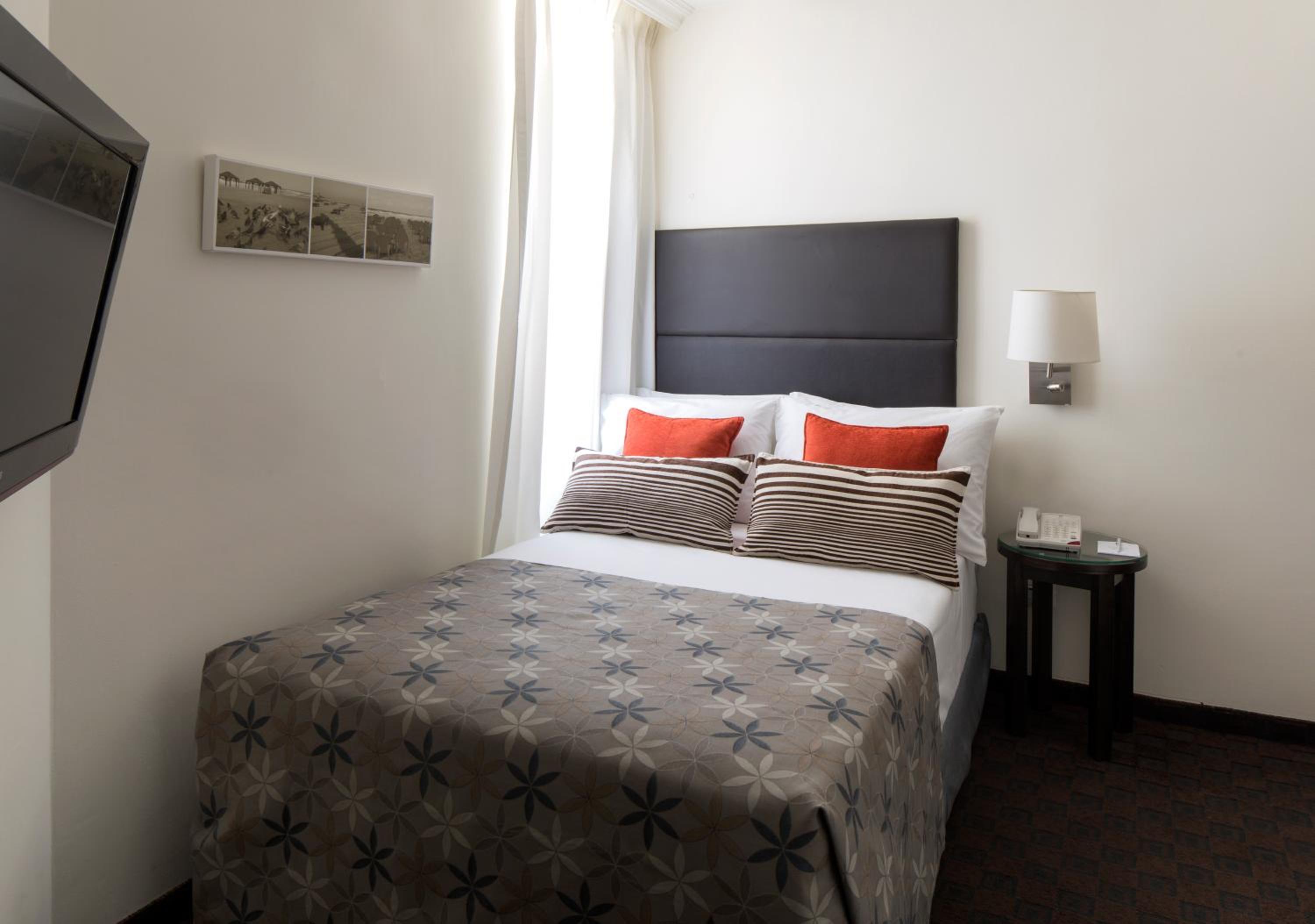 Small Single Room photo 1