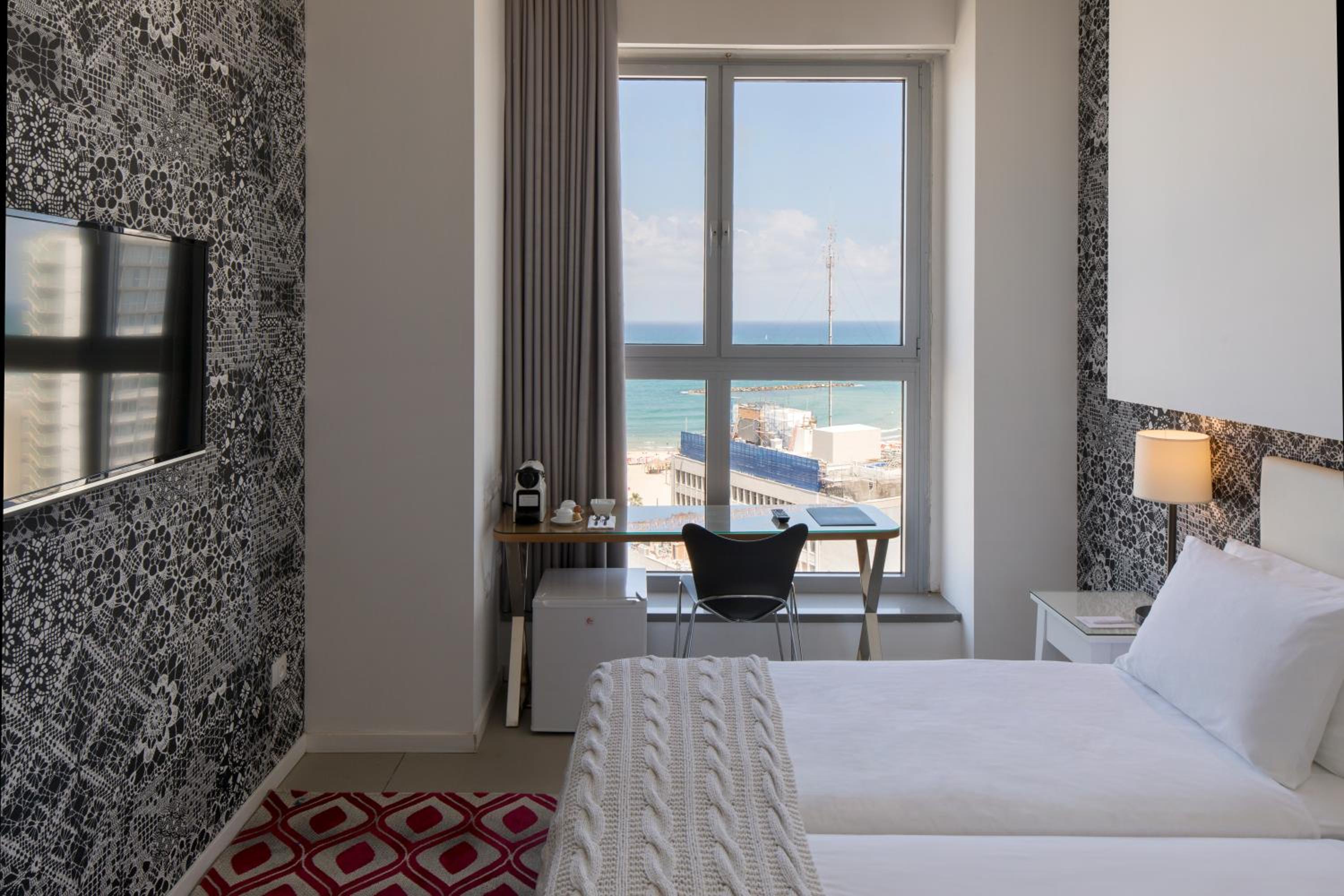 Executive Room - Photo 1