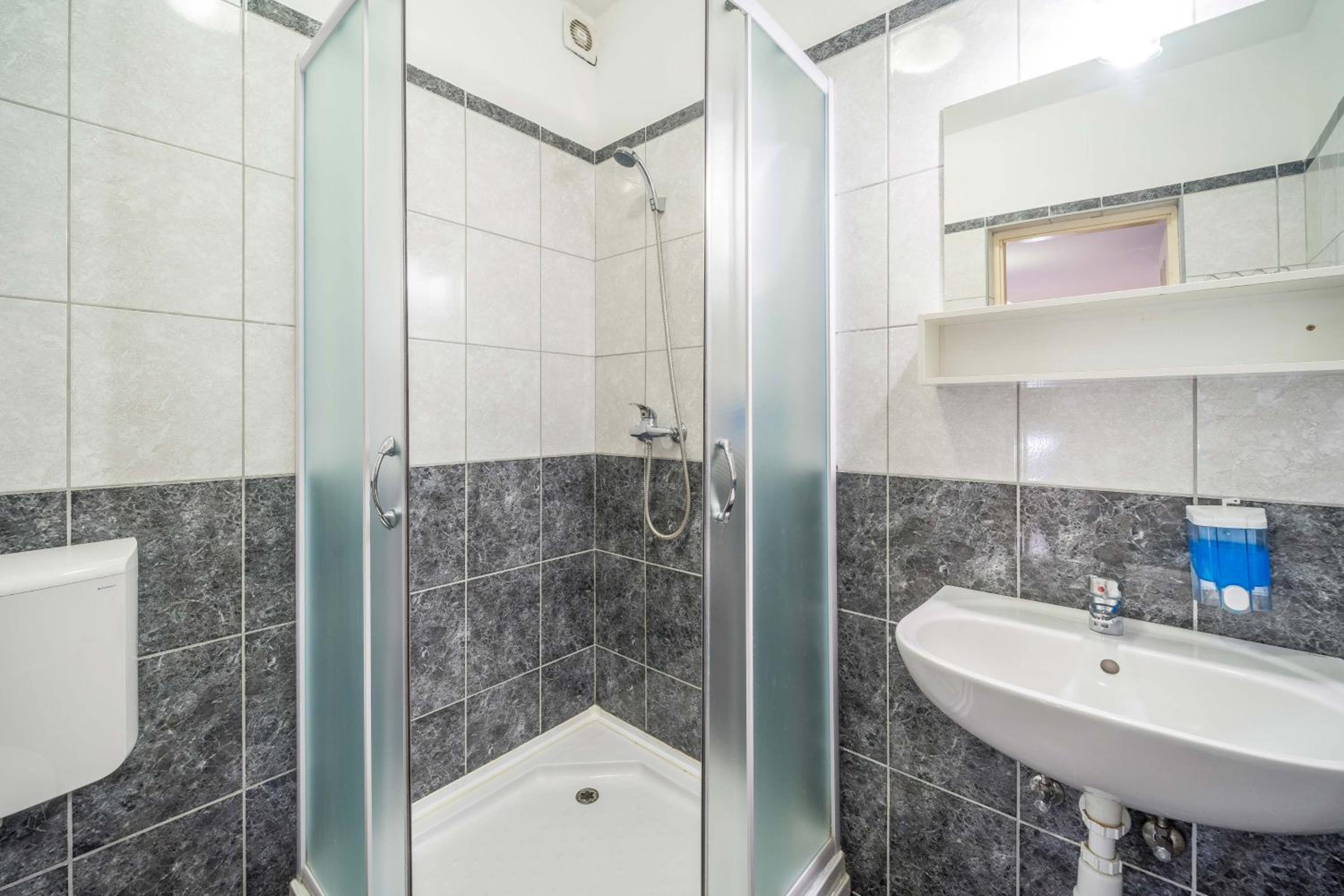 Standard Double or Twin Room - Photo 19