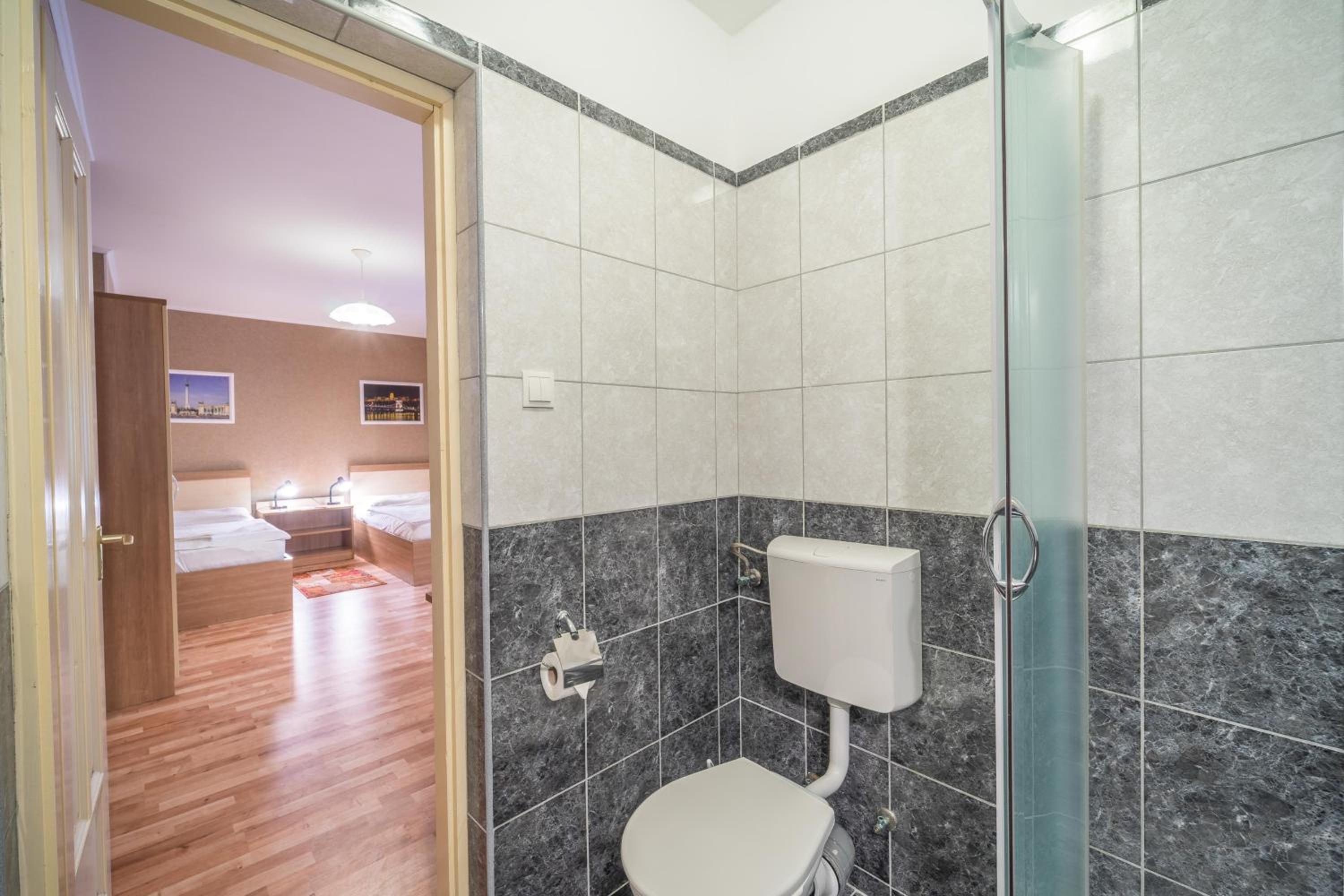 Standard Double or Twin Room - Photo 17