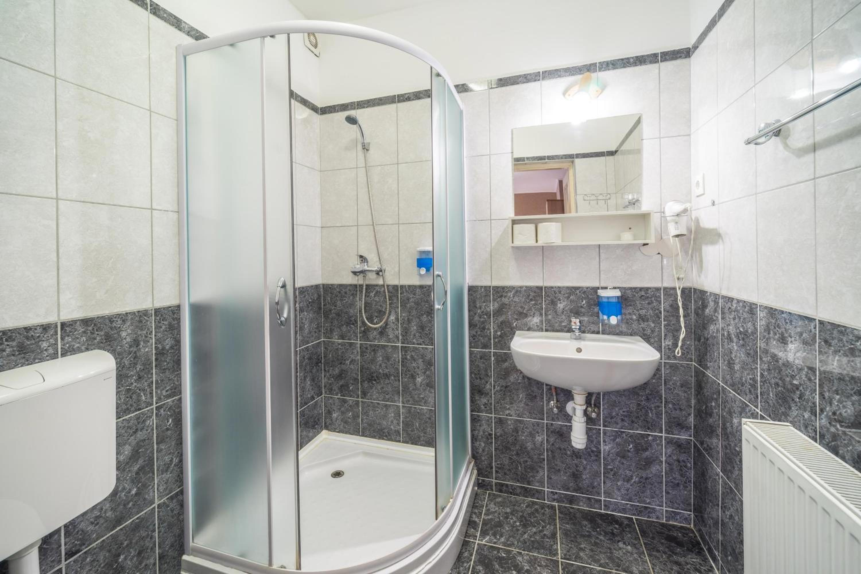 Standard Double or Twin Room - Photo 16