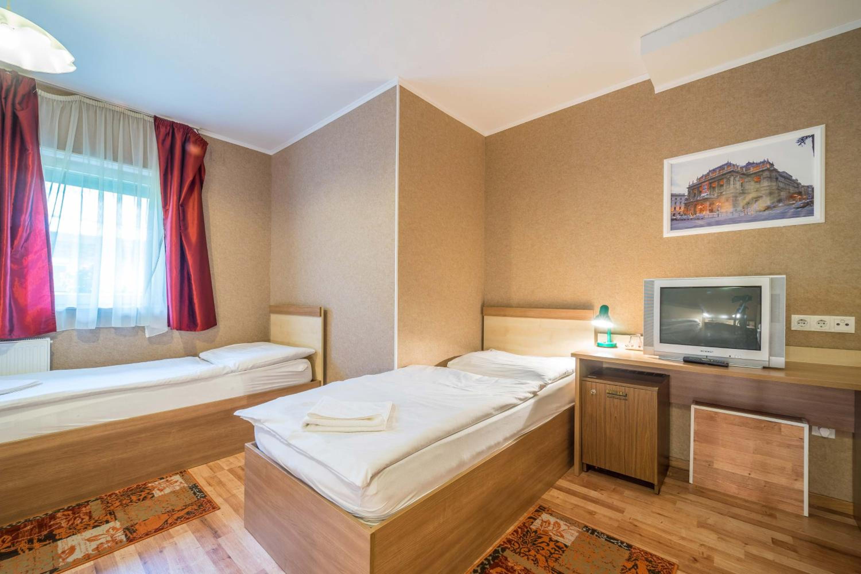 Quadruple Room - Photo 16