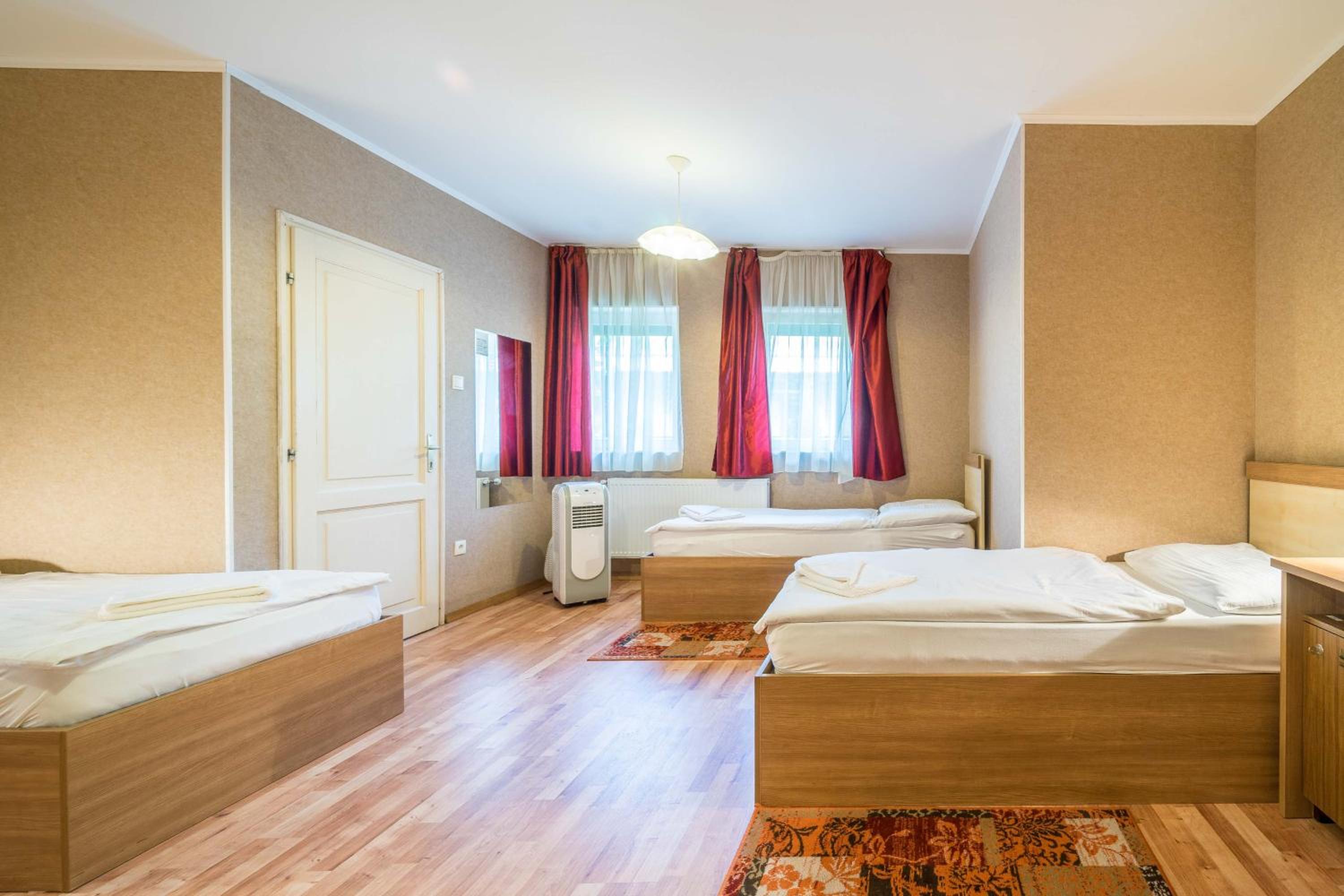 Quadruple Room - Photo 2