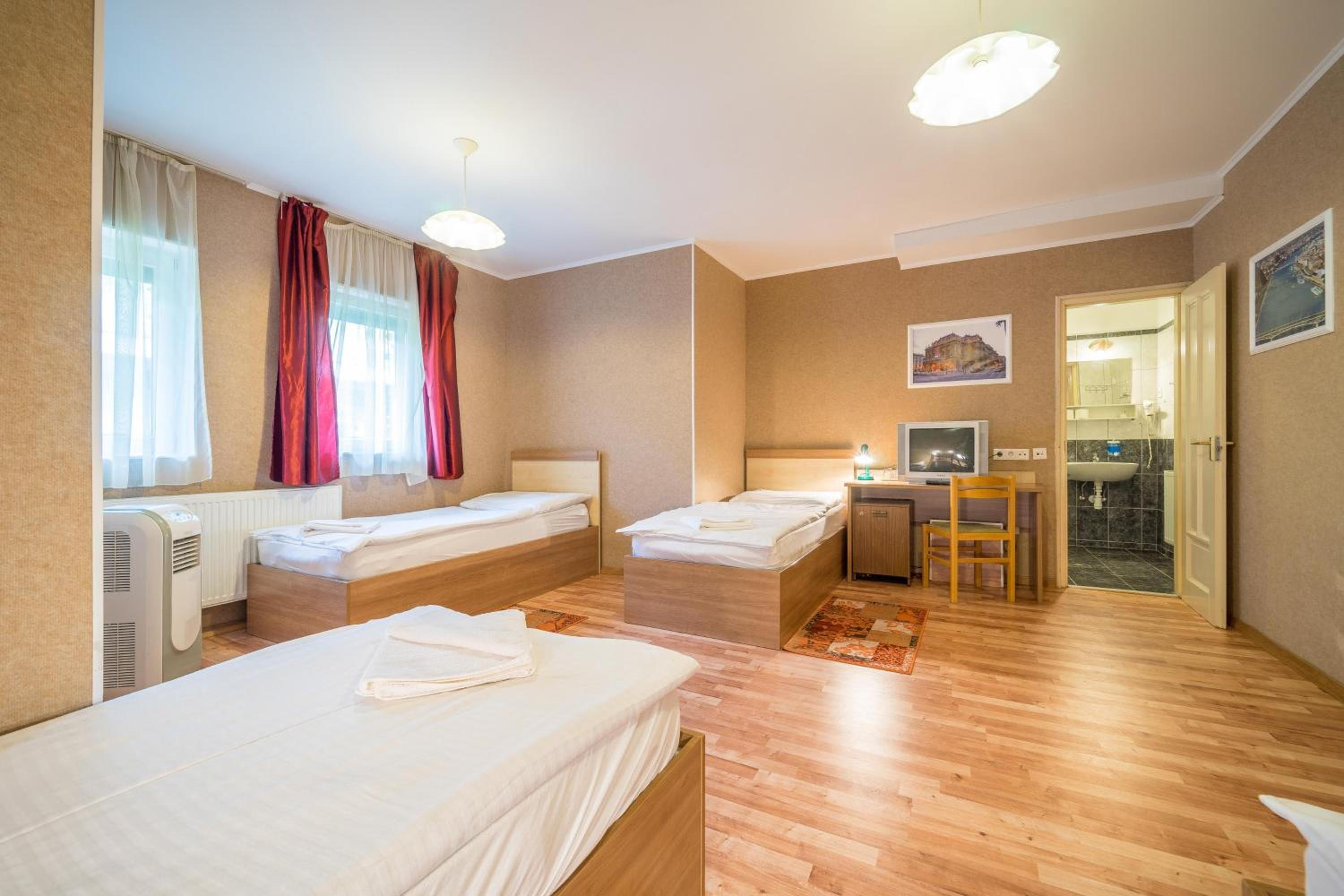 Quadruple Room - Photo 17