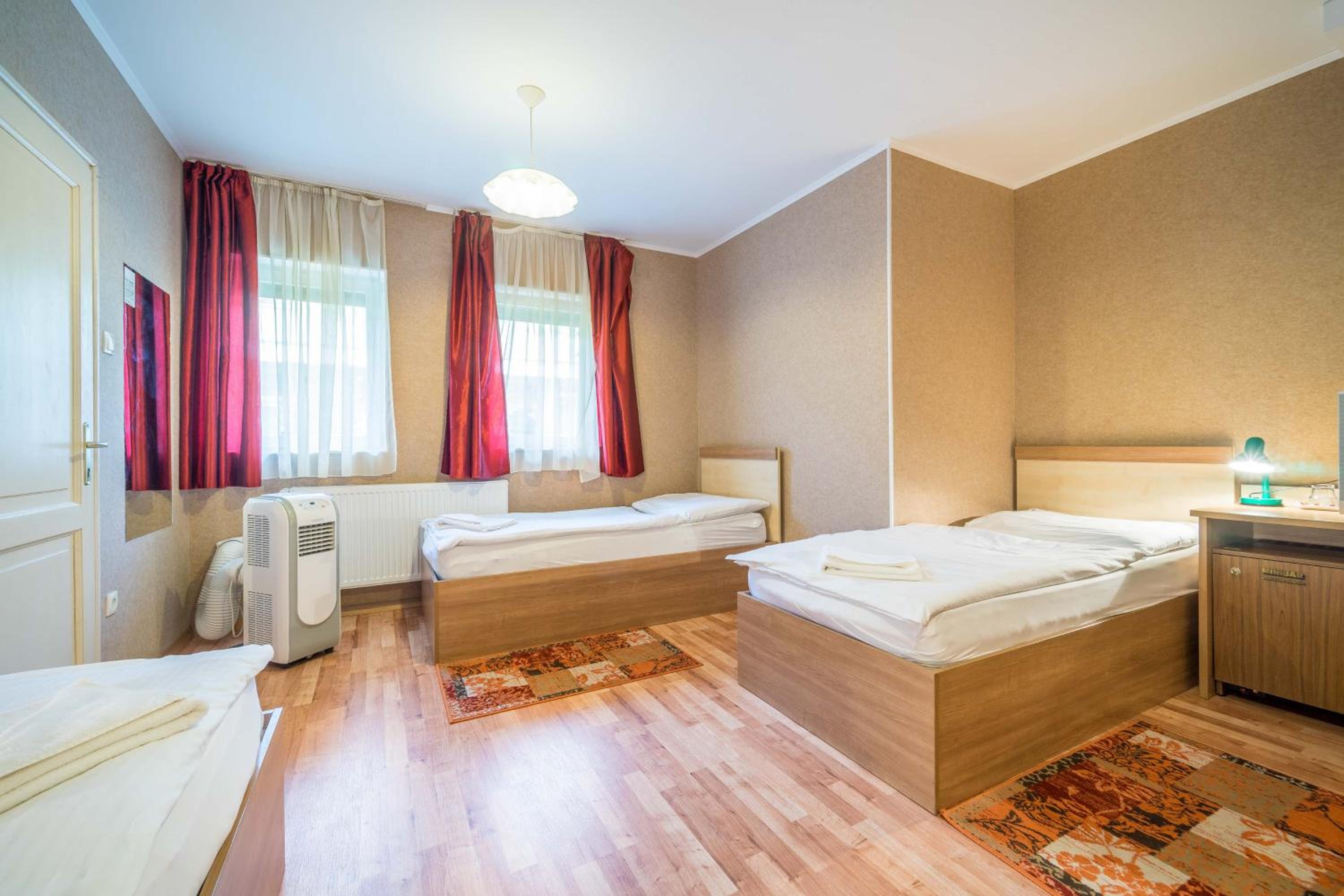 Quadruple Room - Photo 1