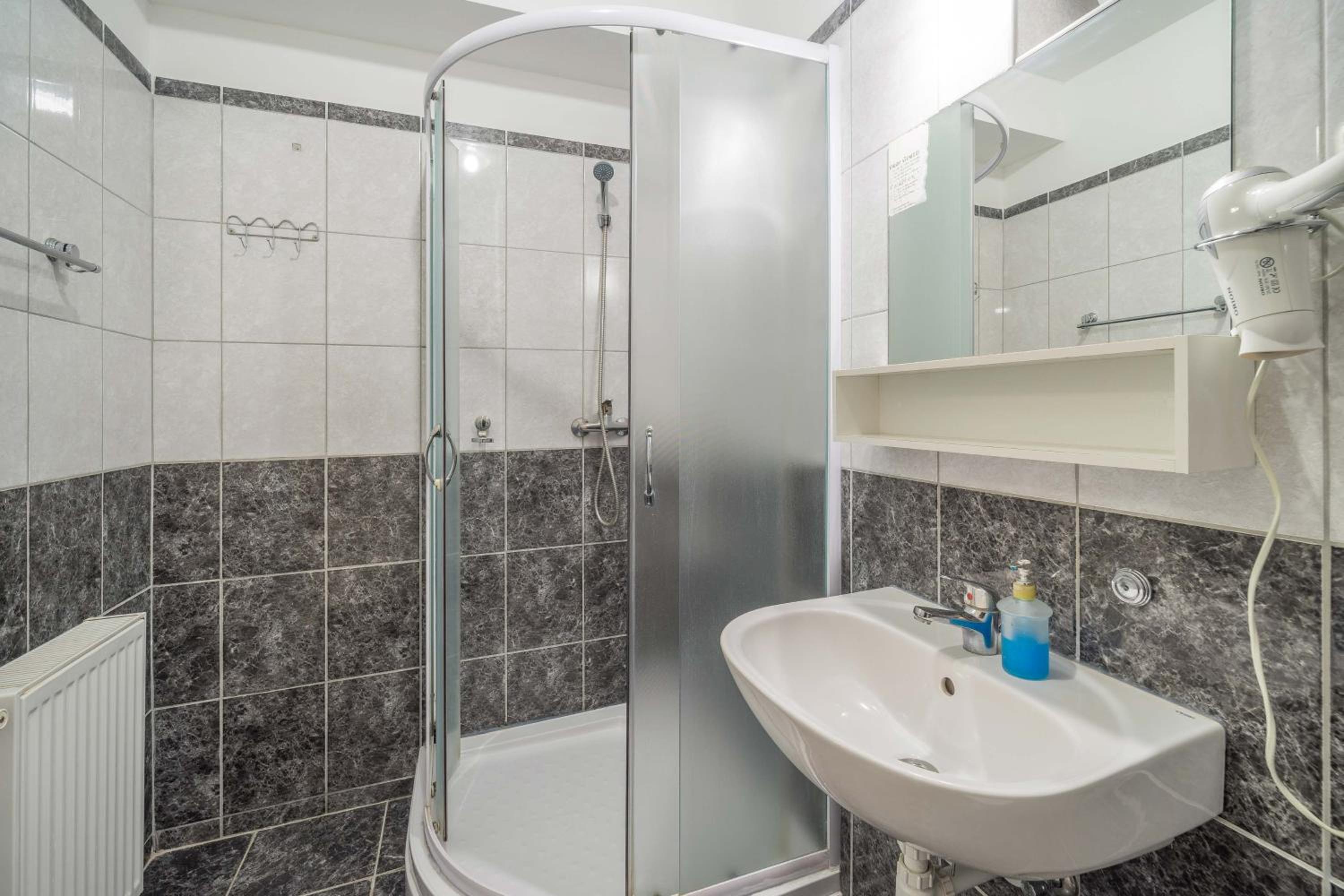 Standard Double or Twin Room - Photo 4