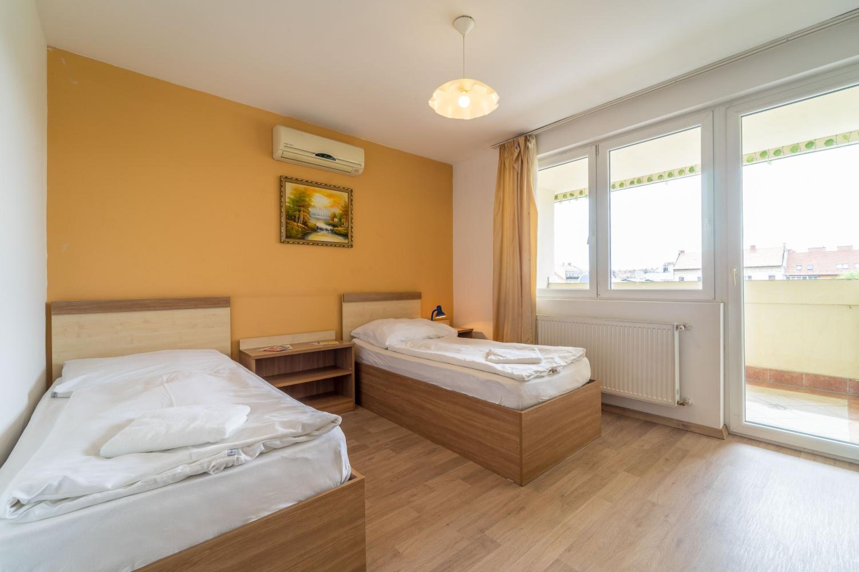 Double or Twin Room with Balcony - Photo 16