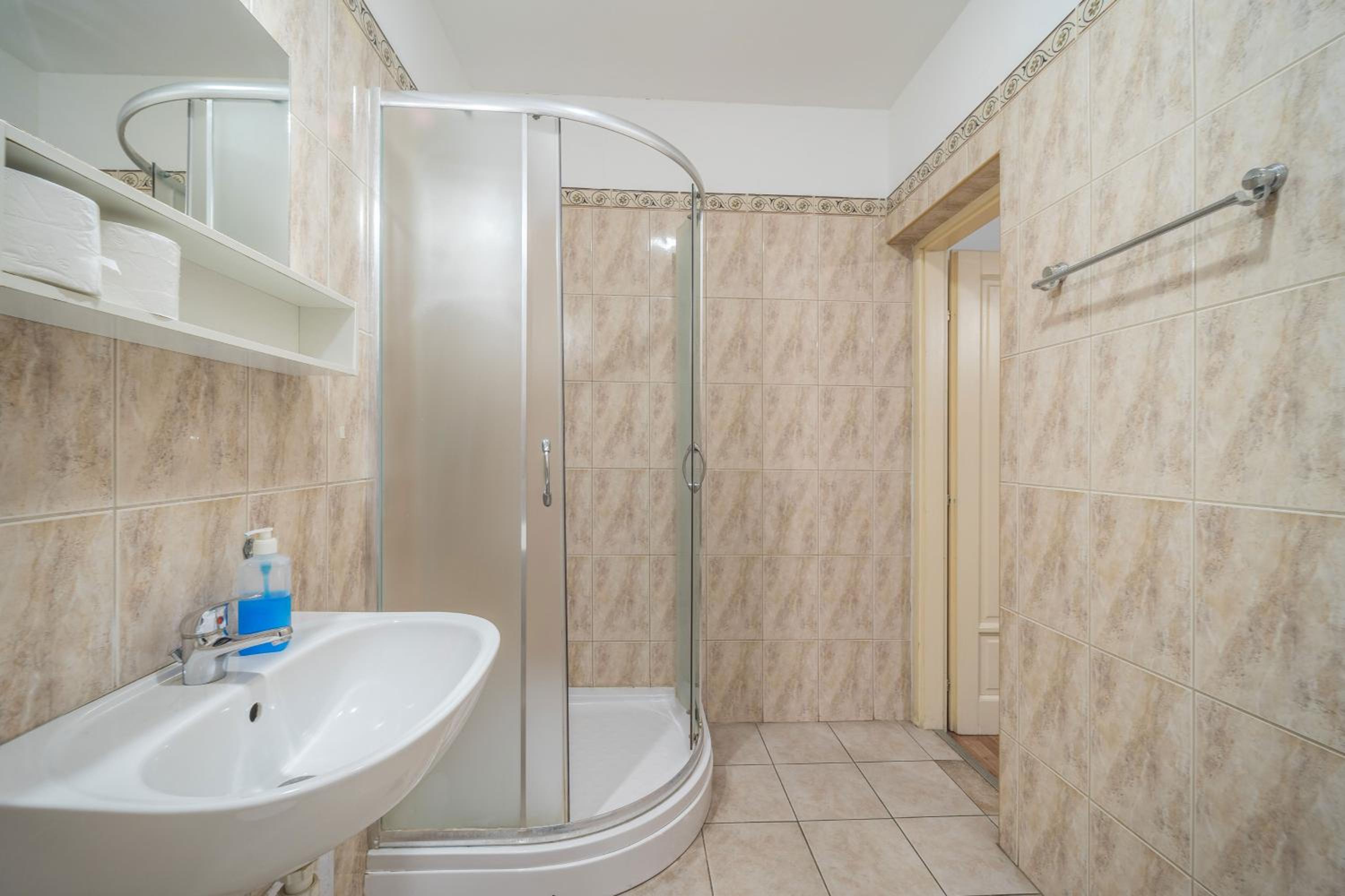Standard Double or Twin Room - Photo 5