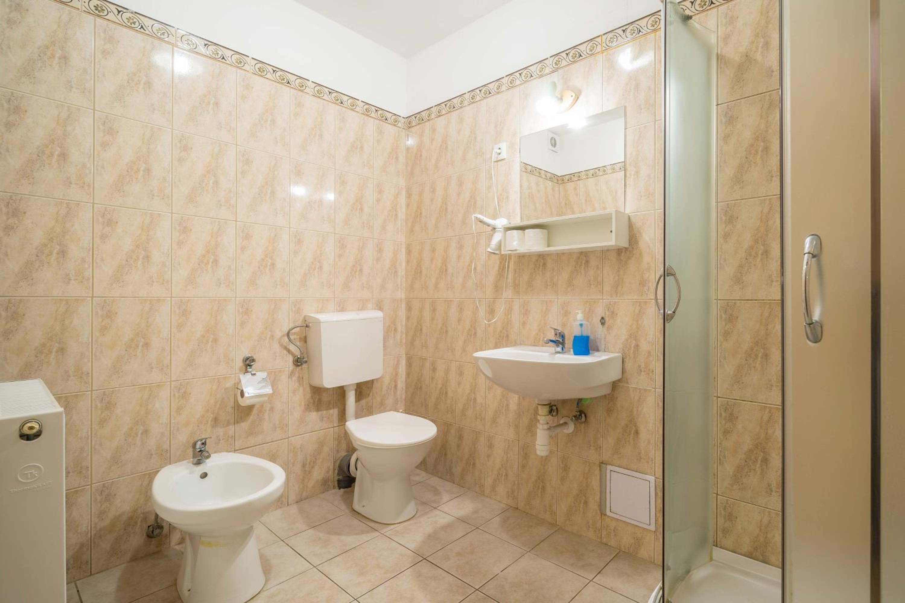 Standard Double or Twin Room - Photo 7