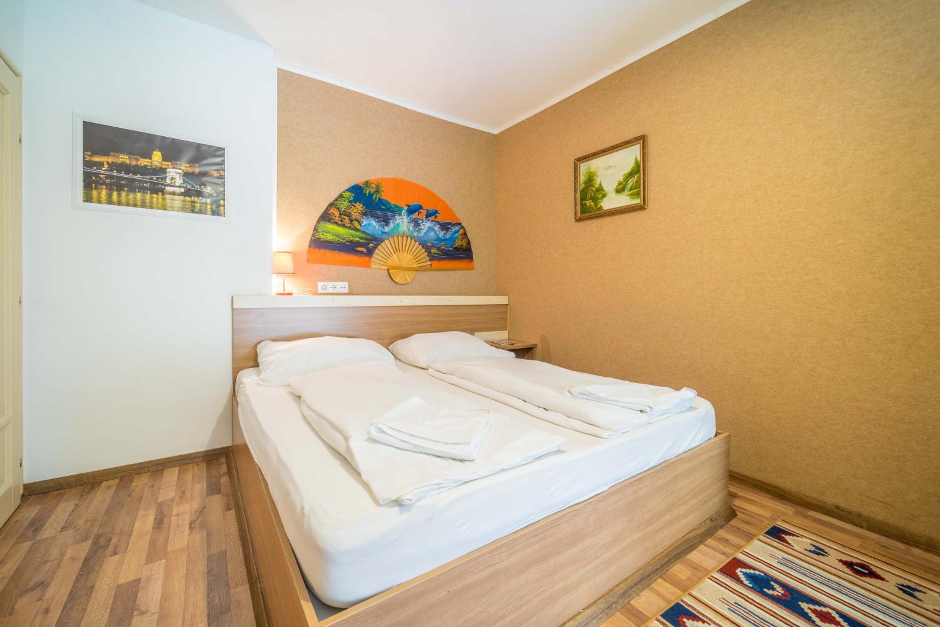 Standard Double or Twin Room - Photo 10