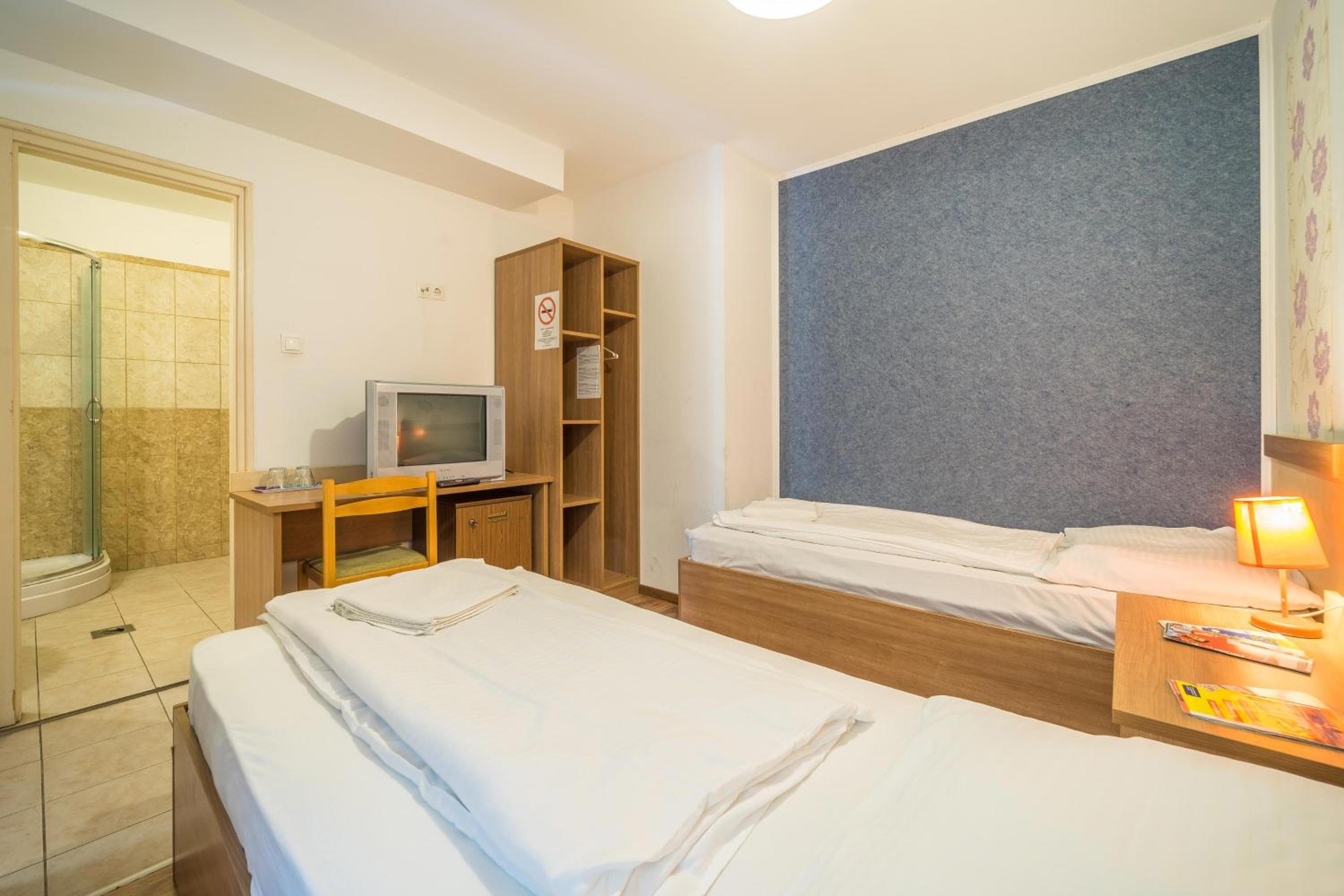 Standard Double or Twin Room - Photo 22