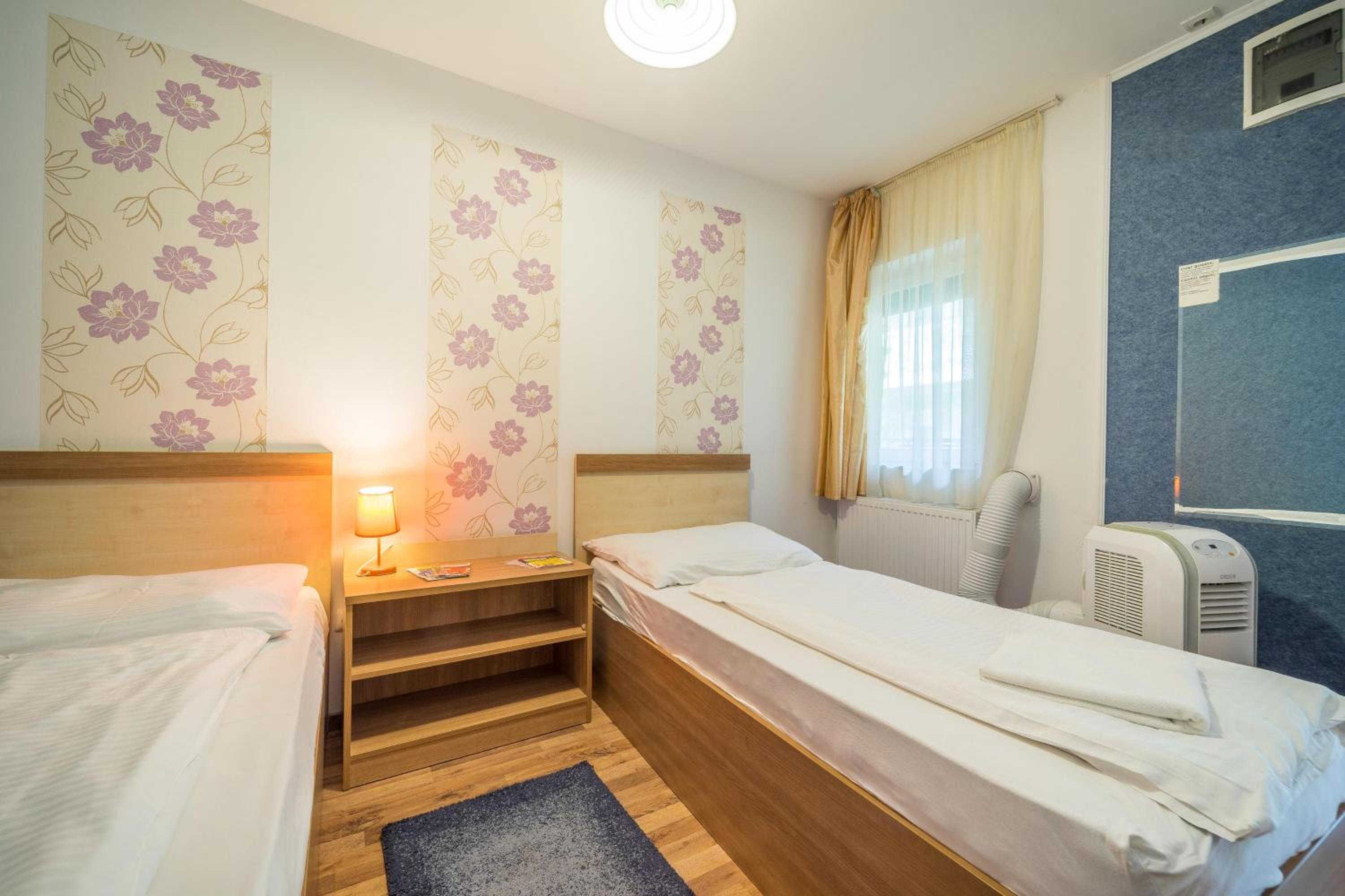 Standard Double or Twin Room - Photo 14