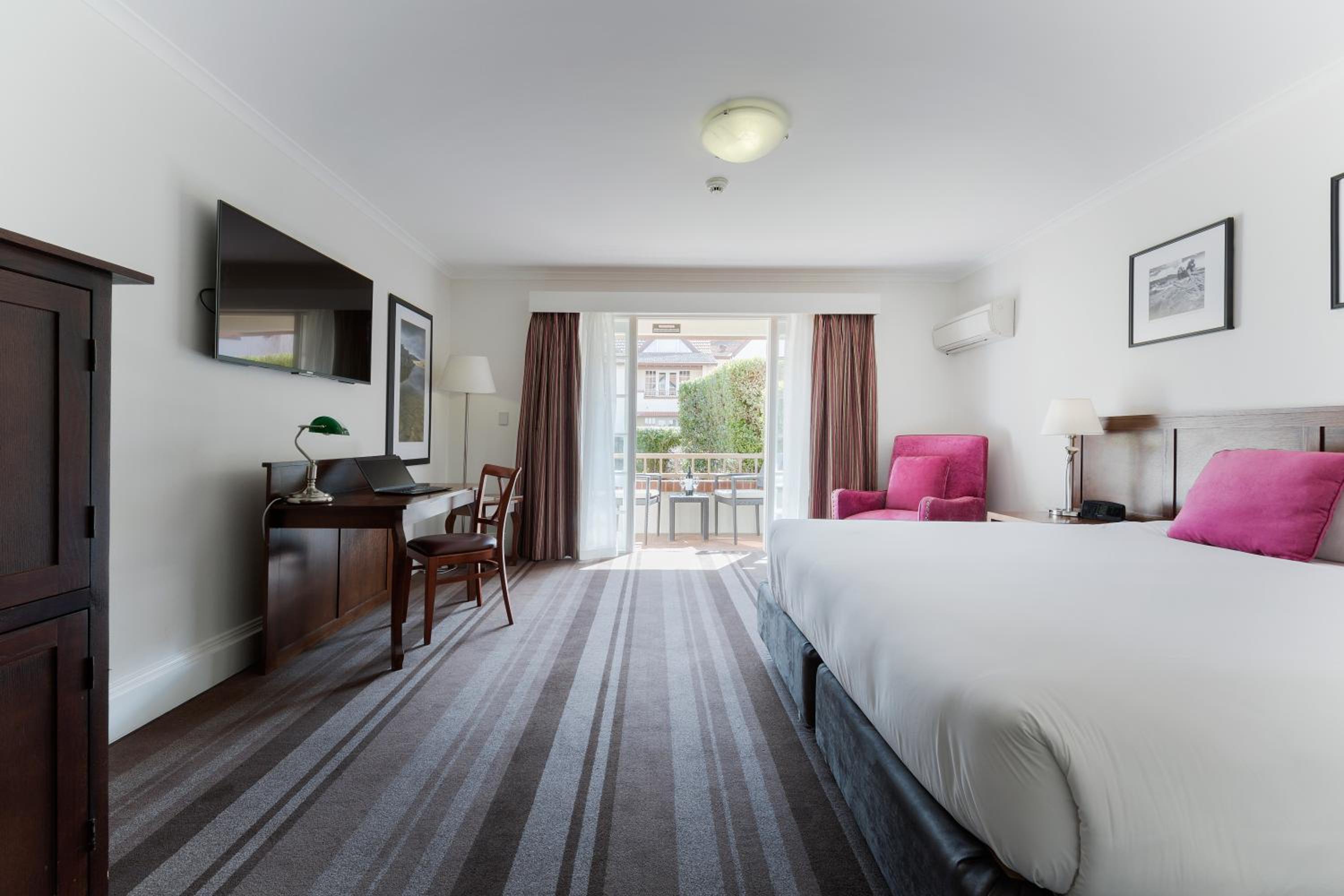 Executive King Room - Photo 7